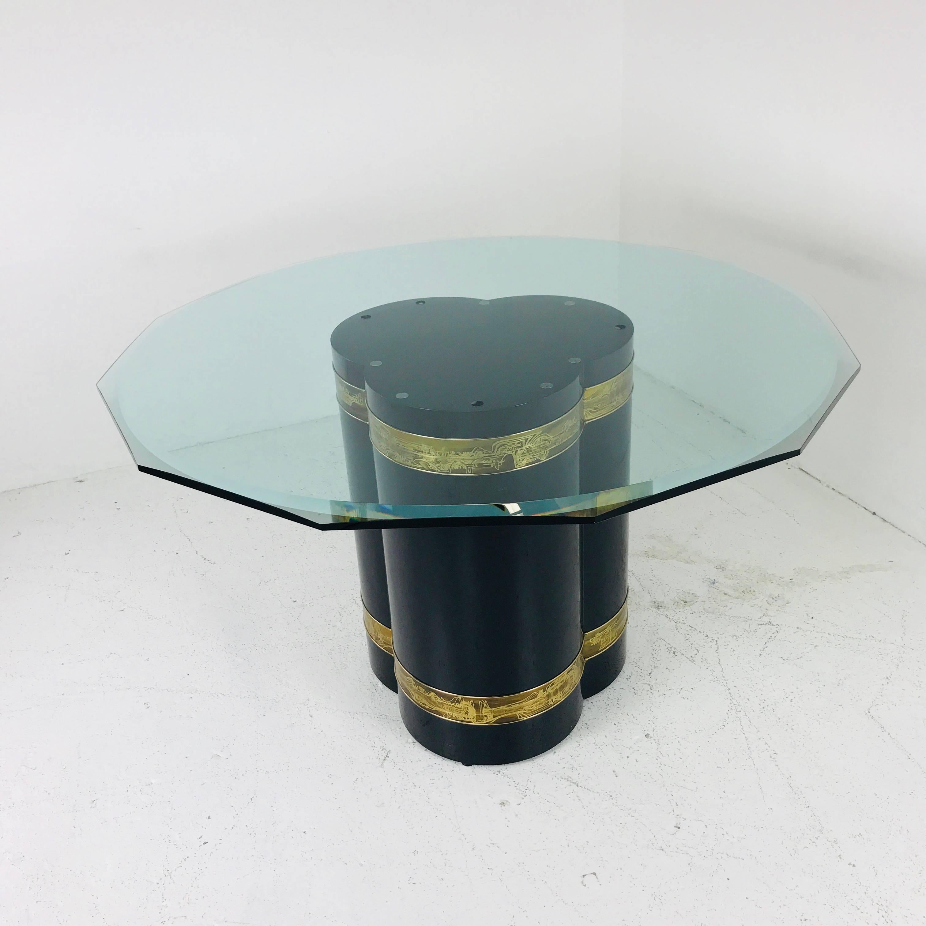 Mastercraft pedestal dining table. In good vintage condition with some chips in the glass table top.

Dimensions: 48