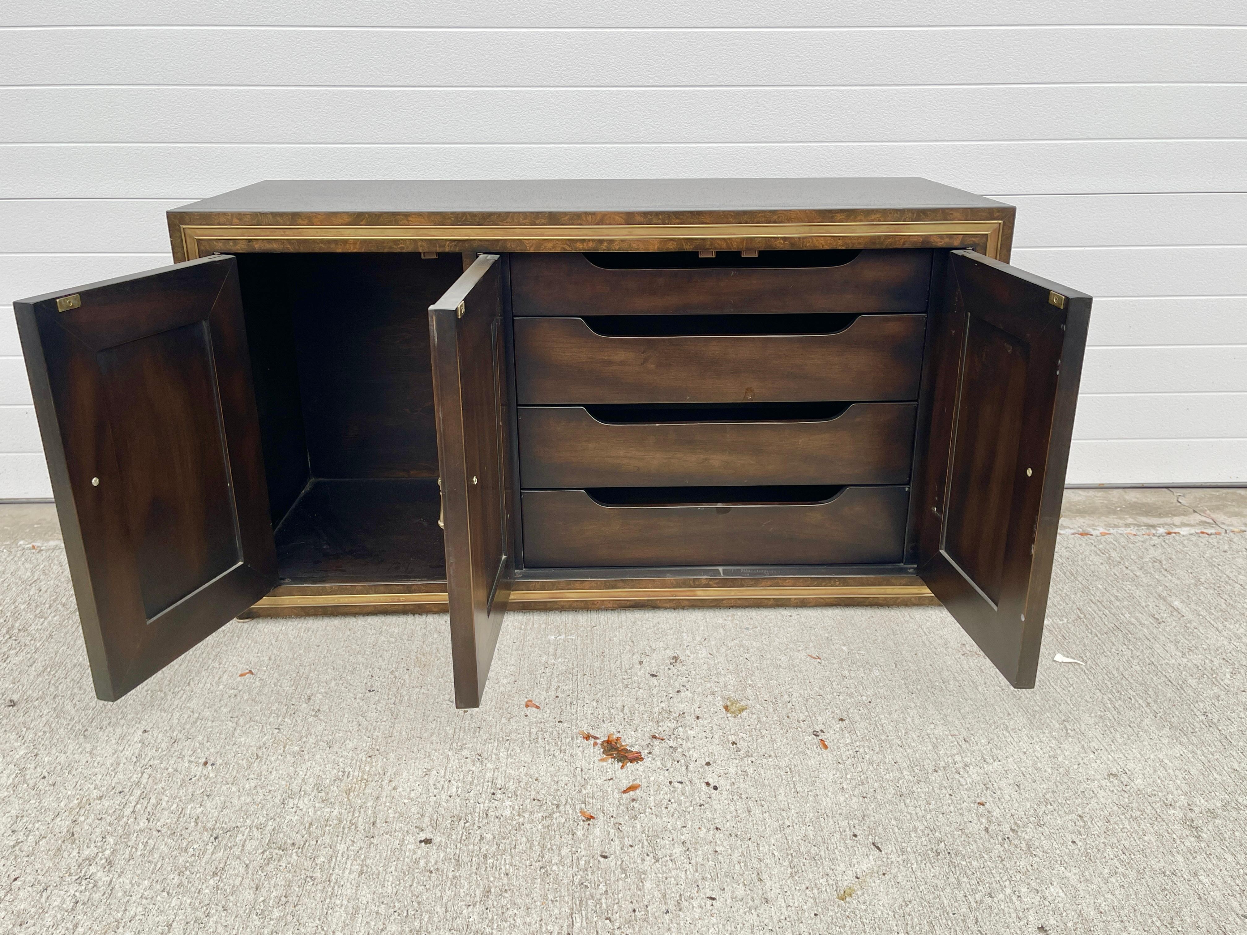 Mastercraft Sideboard in Brass Decorated Burled Elm For Sale 4