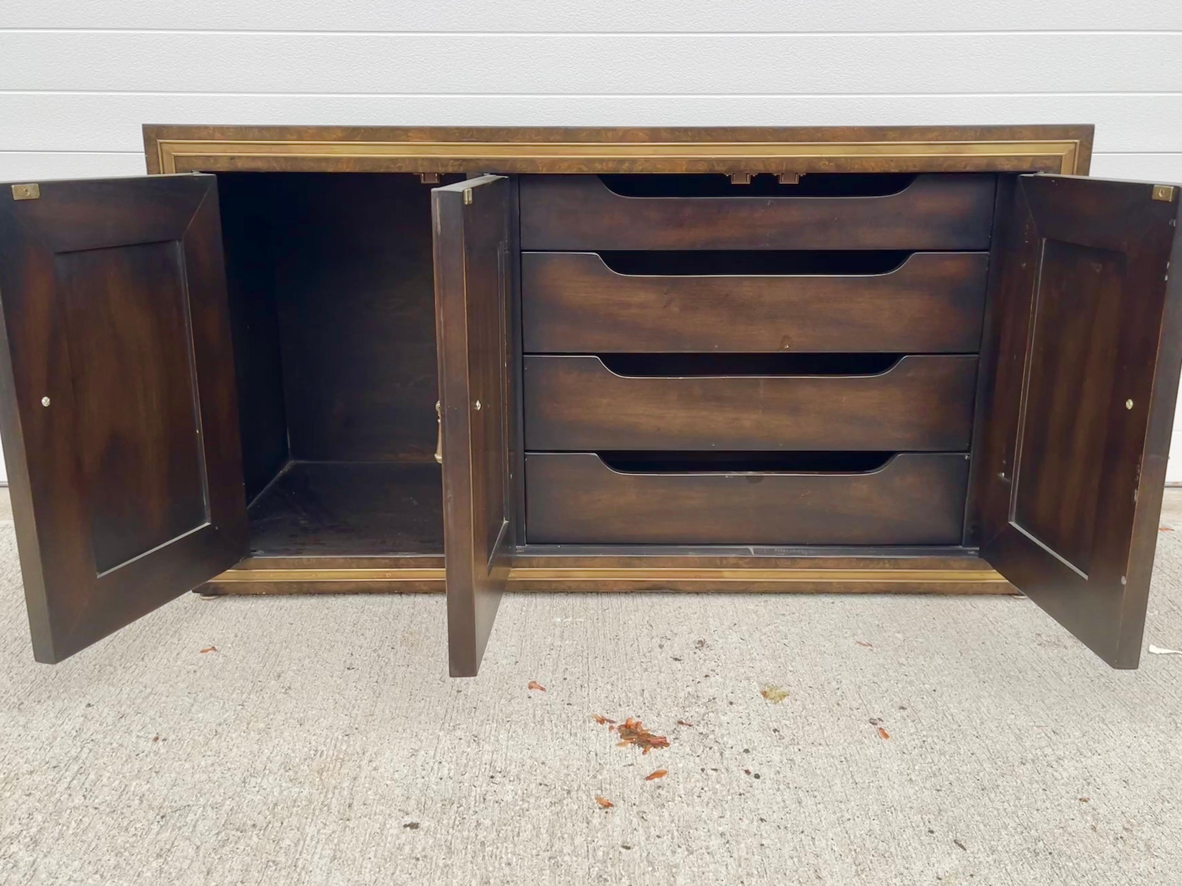 Mastercraft Sideboard in Brass Decorated Burled Elm For Sale 5