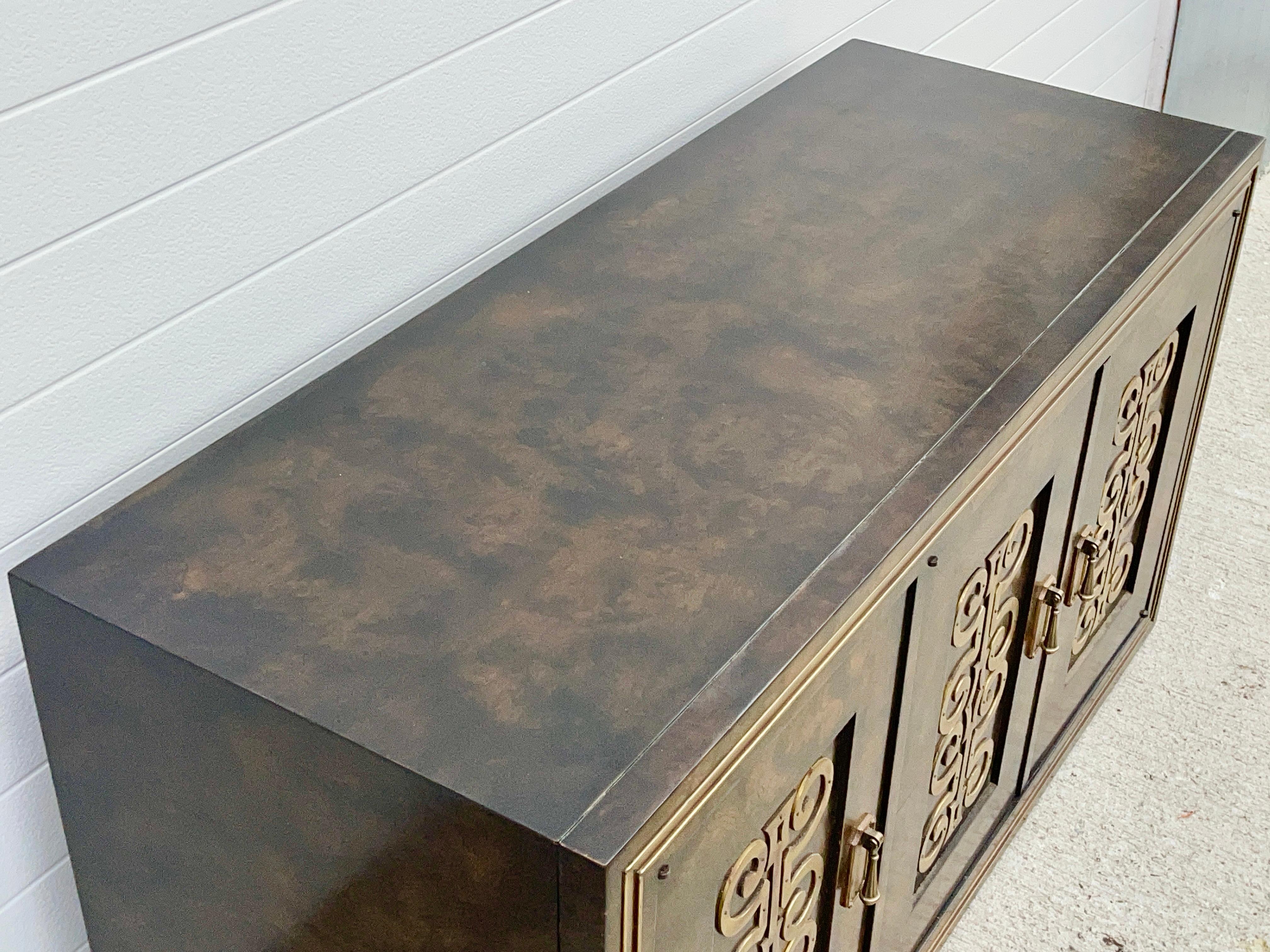Mastercraft Sideboard in Brass Decorated Burled Elm For Sale 11