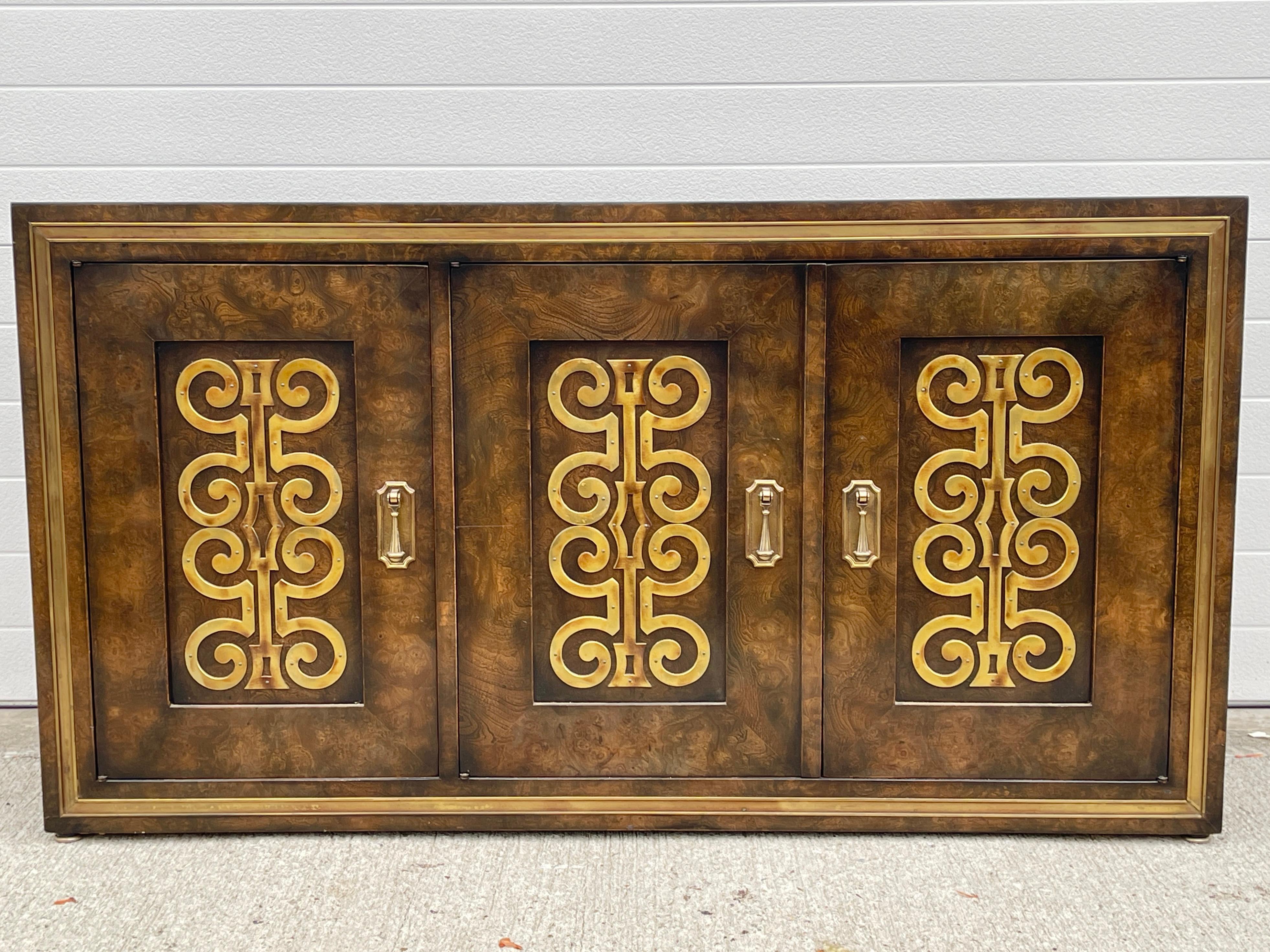 Mastercraft Sideboard in Brass Decorated Burled Elm In Good Condition For Sale In Hanover, MA