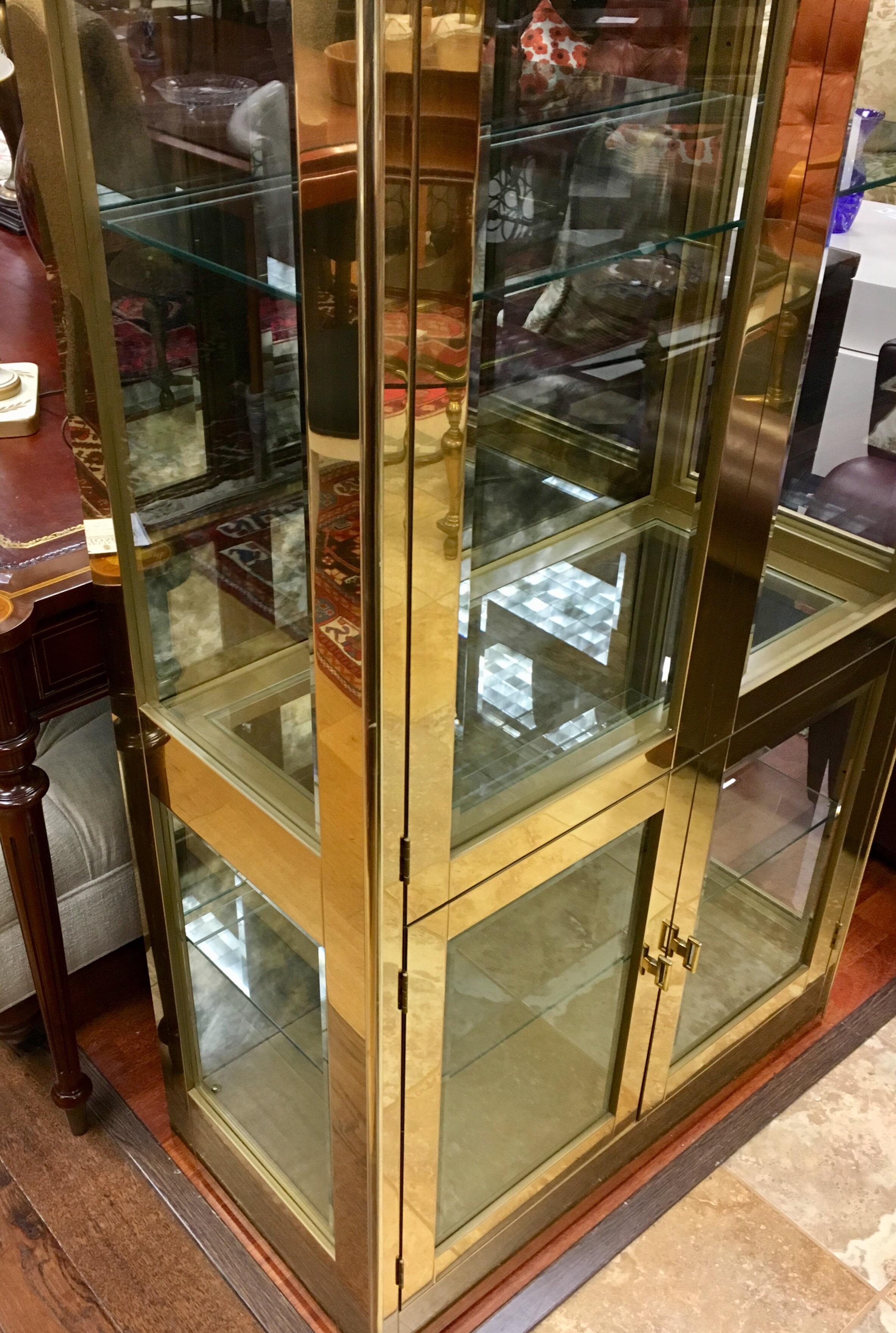 Mastercraft Signed Midcentury Illuminated Vitrine Display Cabinet Brass & Glass 4