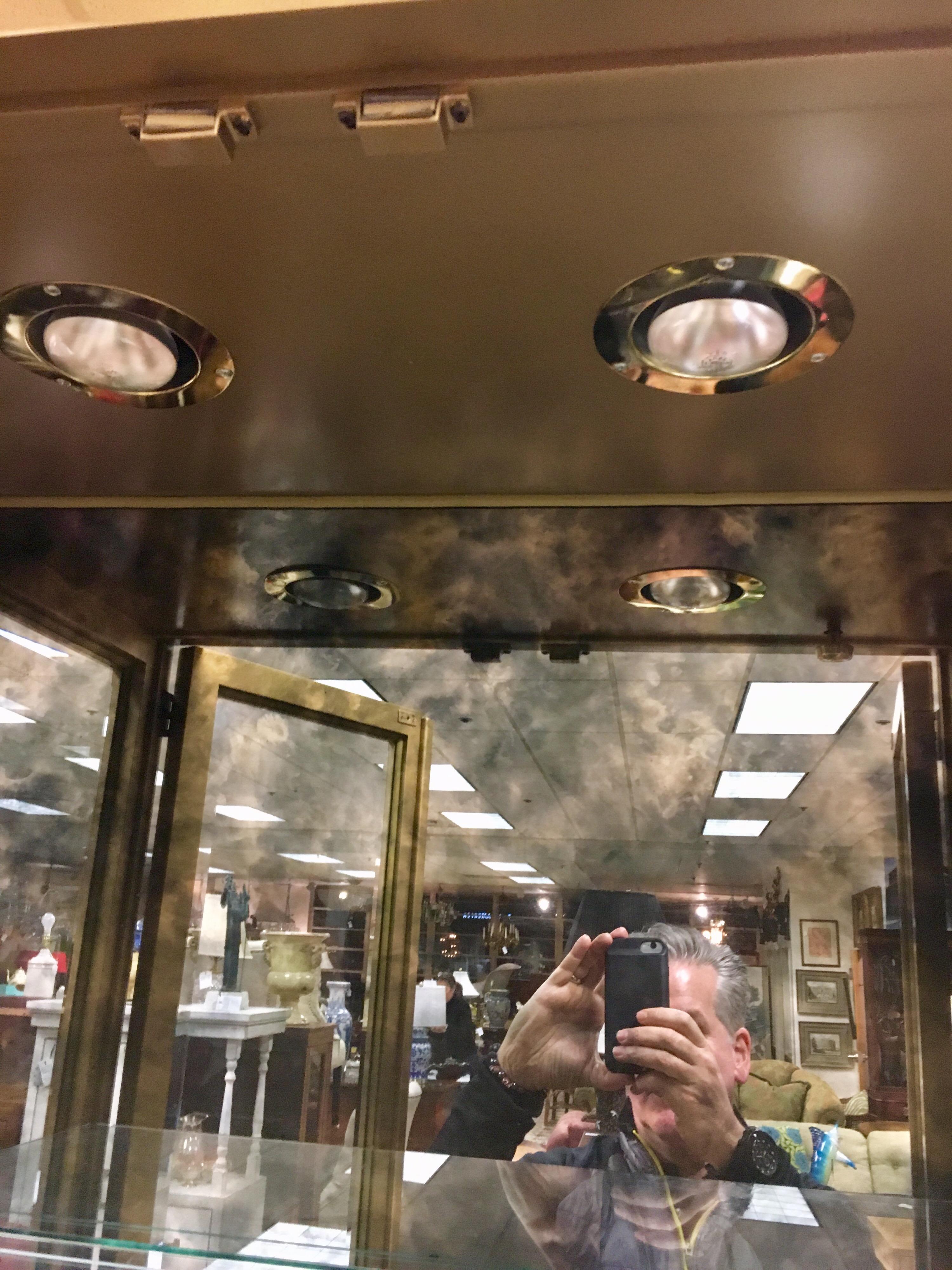 Mastercraft Signed Midcentury Illuminated Vitrine Display Cabinet Brass & Glass 6