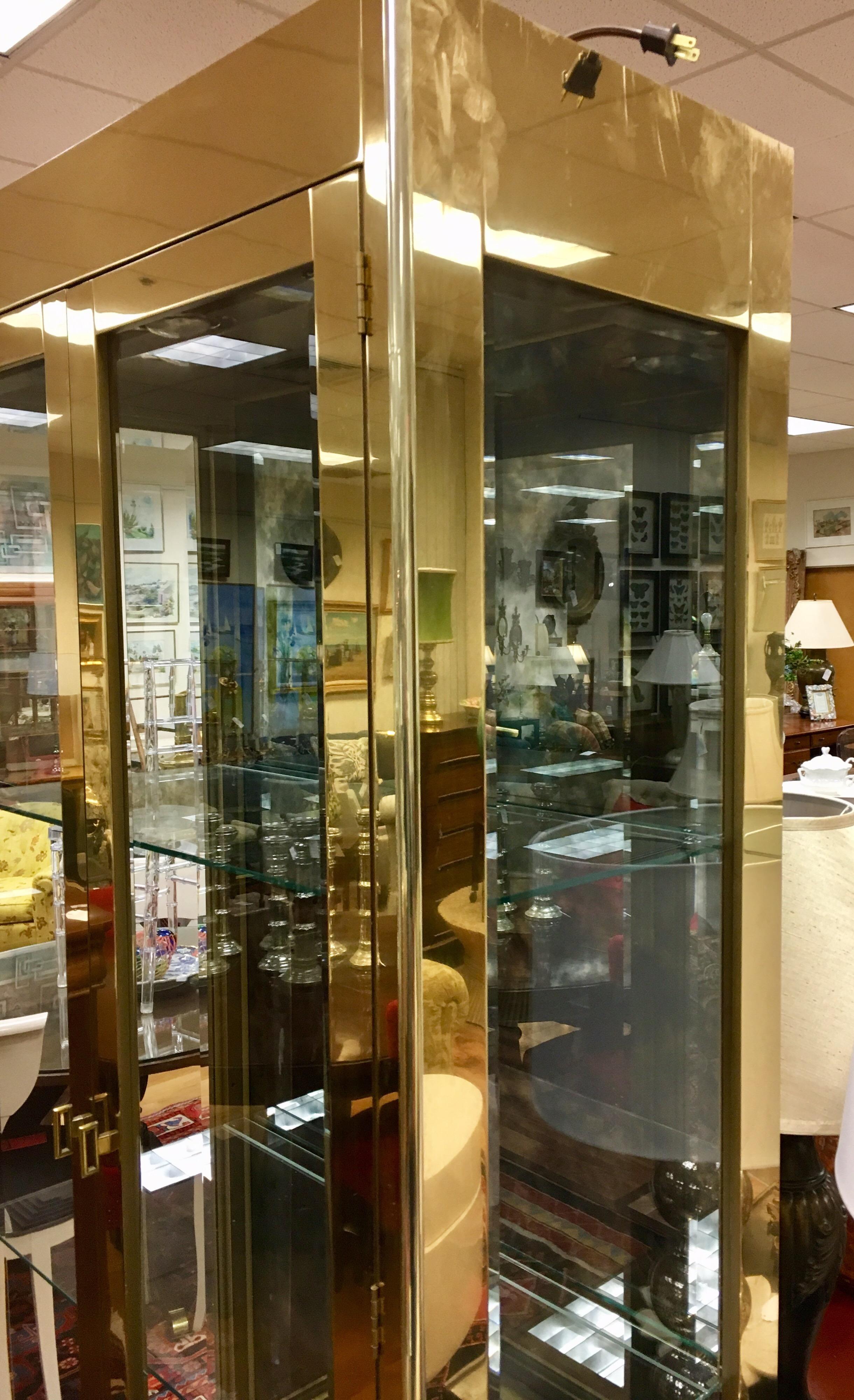 Mastercraft Signed Midcentury Illuminated Vitrine Display Cabinet Brass & Glass 1