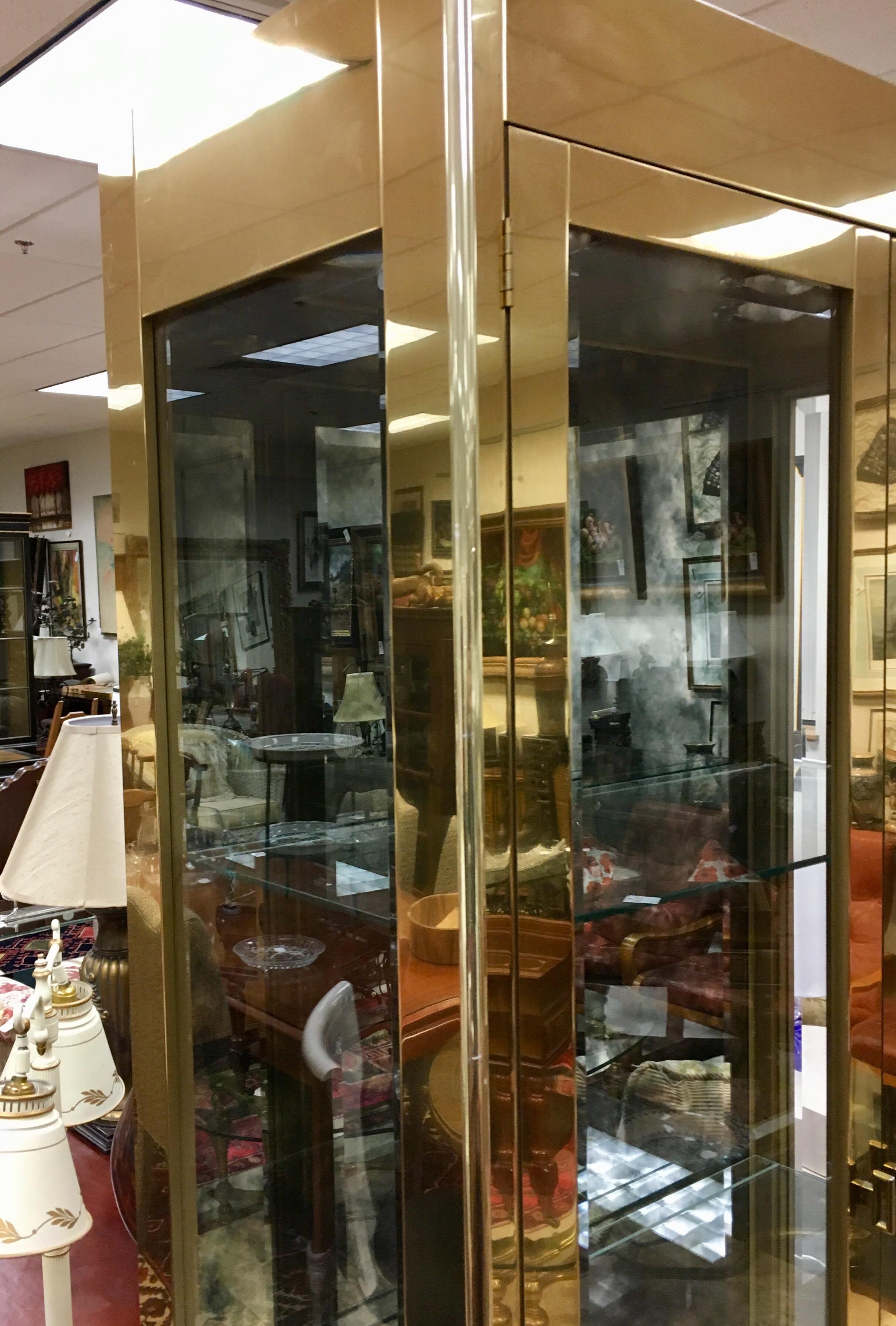 Mastercraft Signed Midcentury Illuminated Vitrine Display Cabinet Brass & Glass 3
