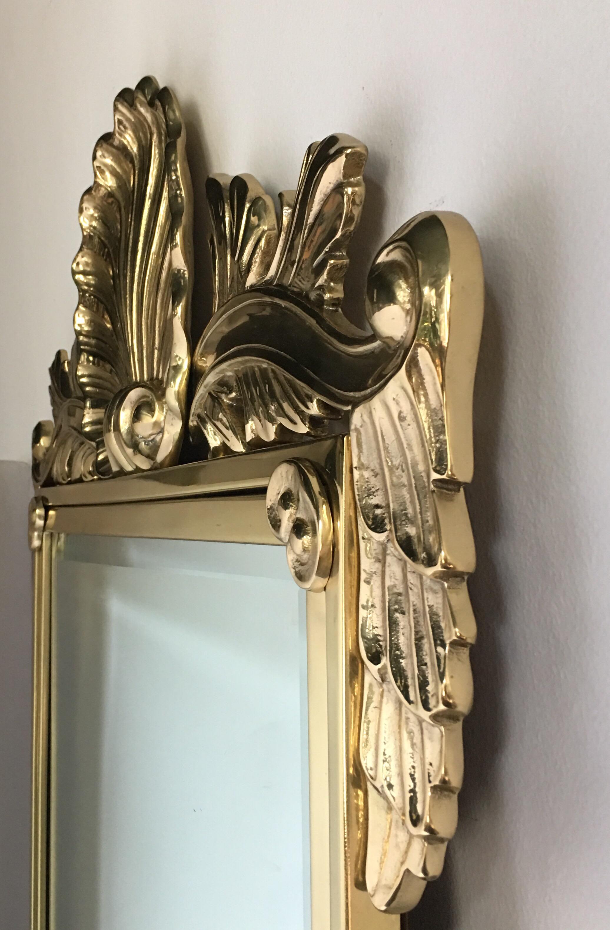 Italian Hollywood Regency Style Mastercraft Style Brass Shell Motif Wall Mirror In Excellent Condition For Sale In Lambertville, NJ