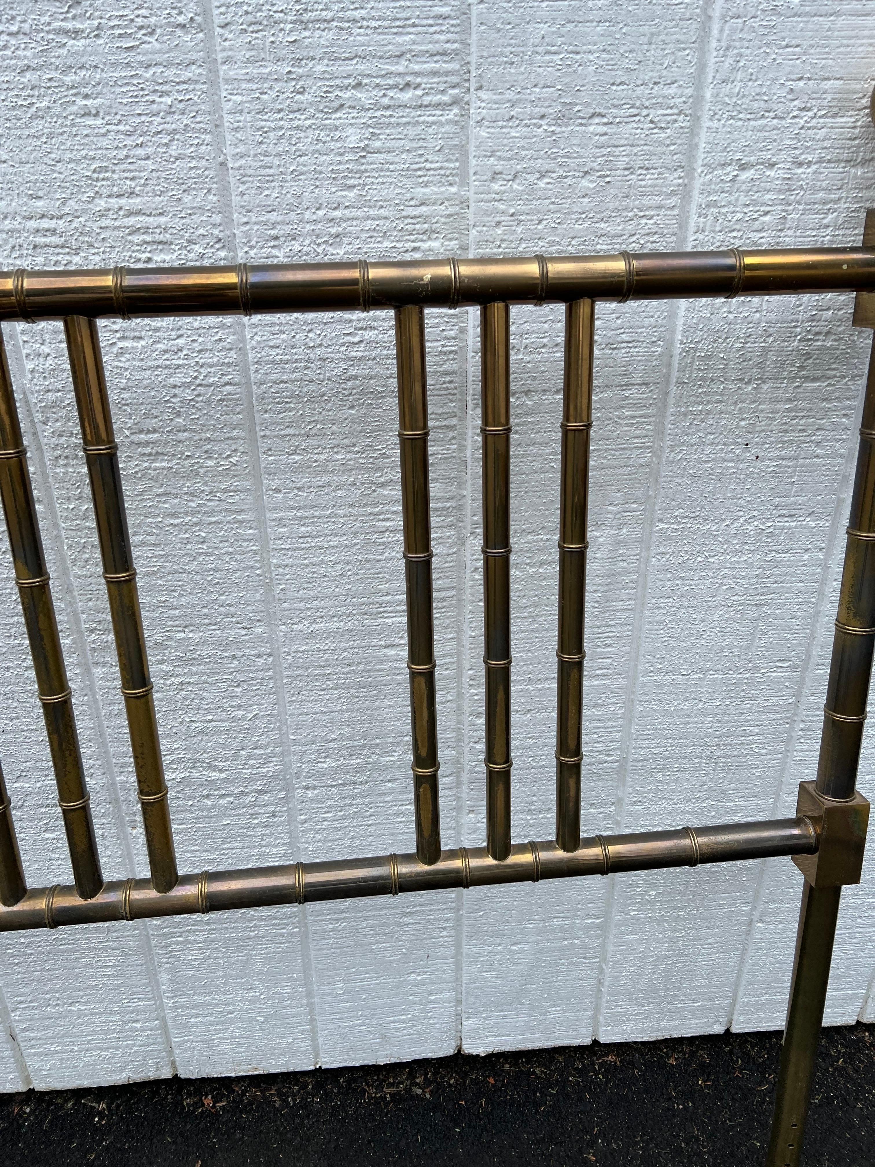 Tête de lit King en laiton imitation bambou de style Mastercraft  Bon état - En vente à Redding, CT