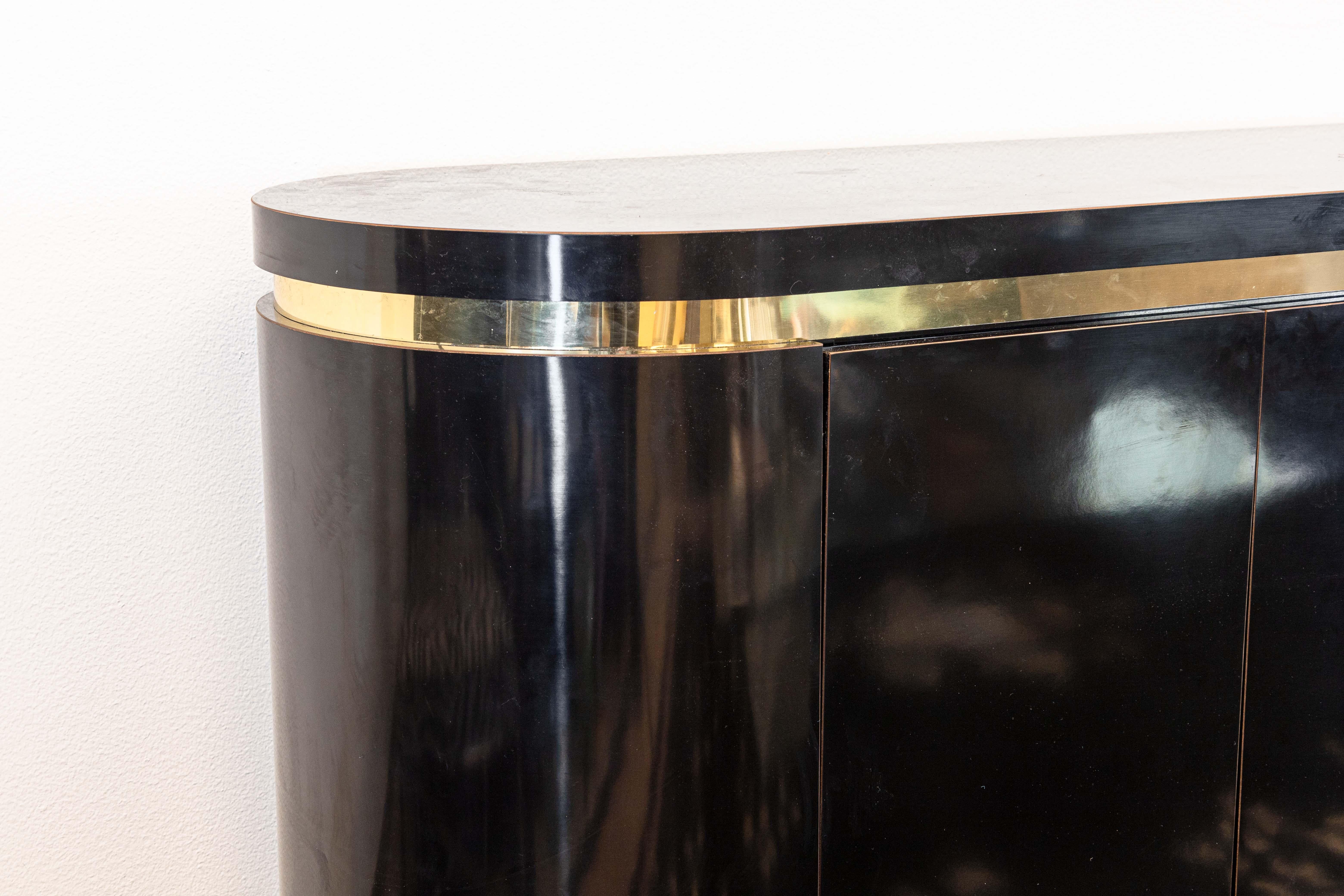 Mastercraft Style Mid Century Black Lacquer and Brass Sideboard Credenza Cabinet In Good Condition In Keego Harbor, MI