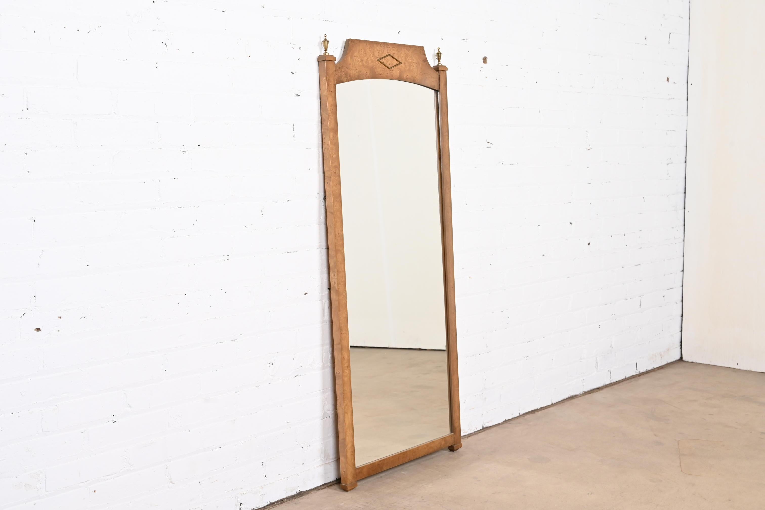 Mastercraft Style Mid-Century Hollywood Regency Burl Wood and Brass Wall Mirror In Good Condition In South Bend, IN