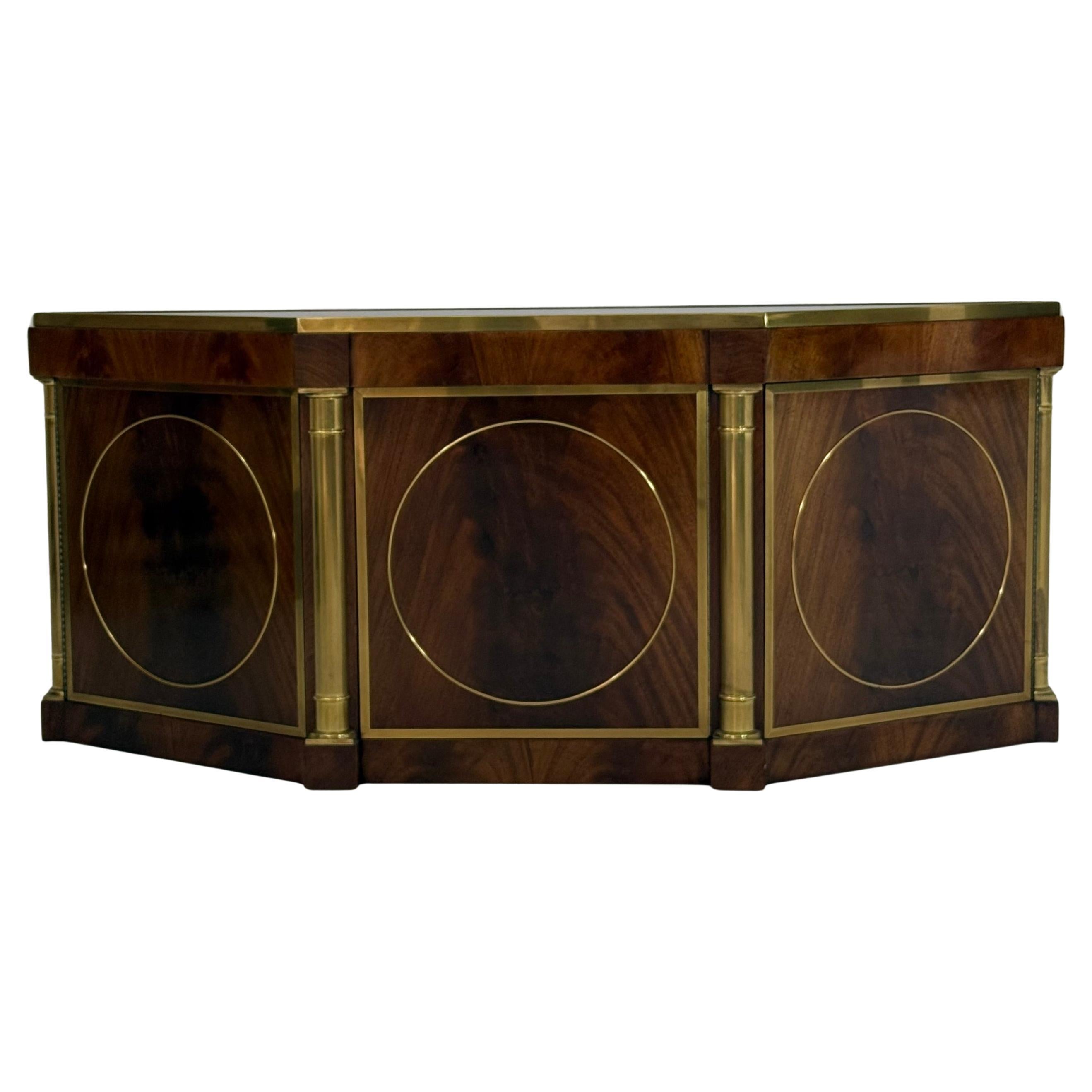 Credenza a tre ante Mastercraft con inserti in ottone in vendita