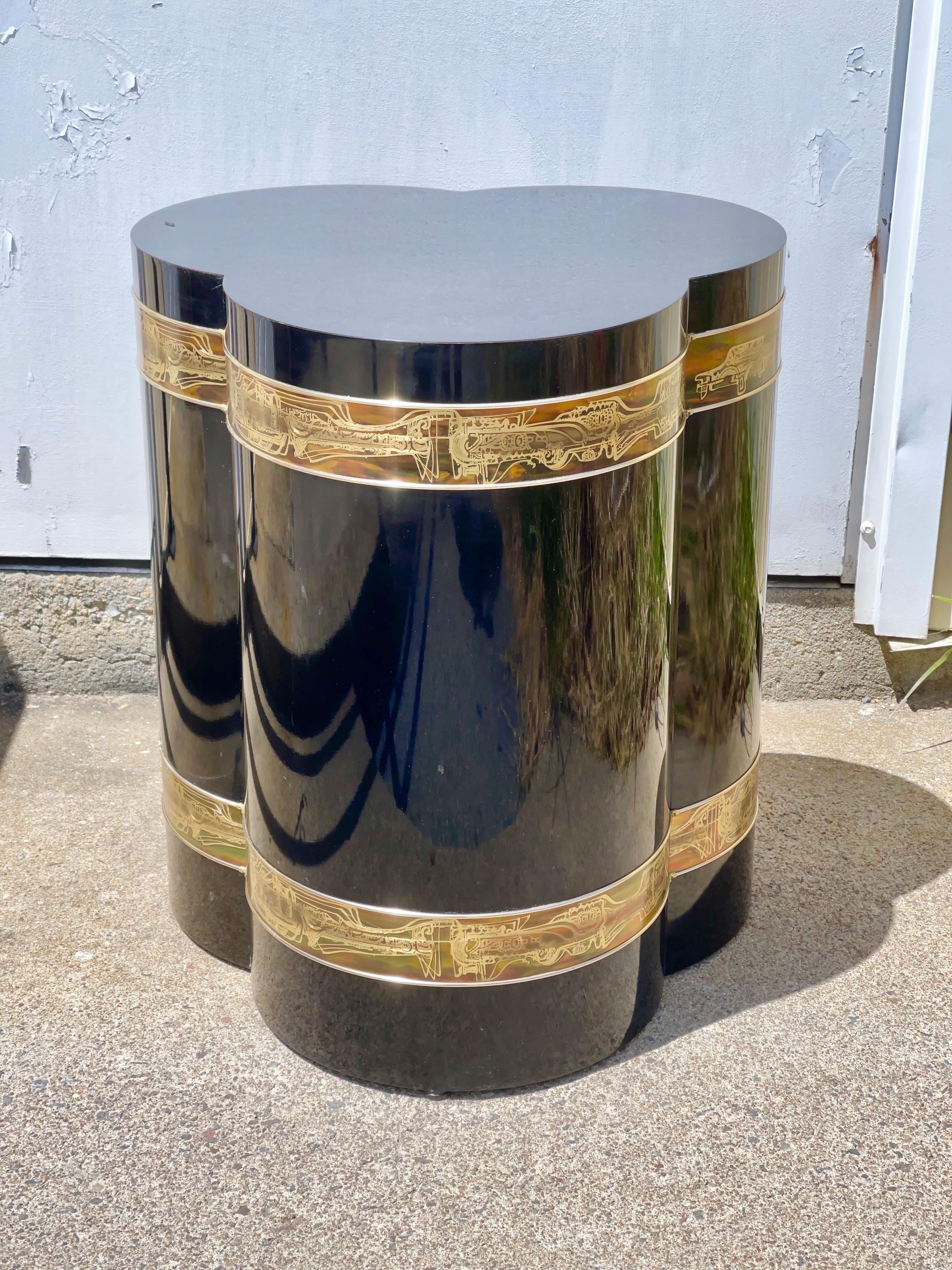 Mastercraft Trefoil Side Table with Bernhard Rohne Brass Banding In Good Condition For Sale In Hanover, MA