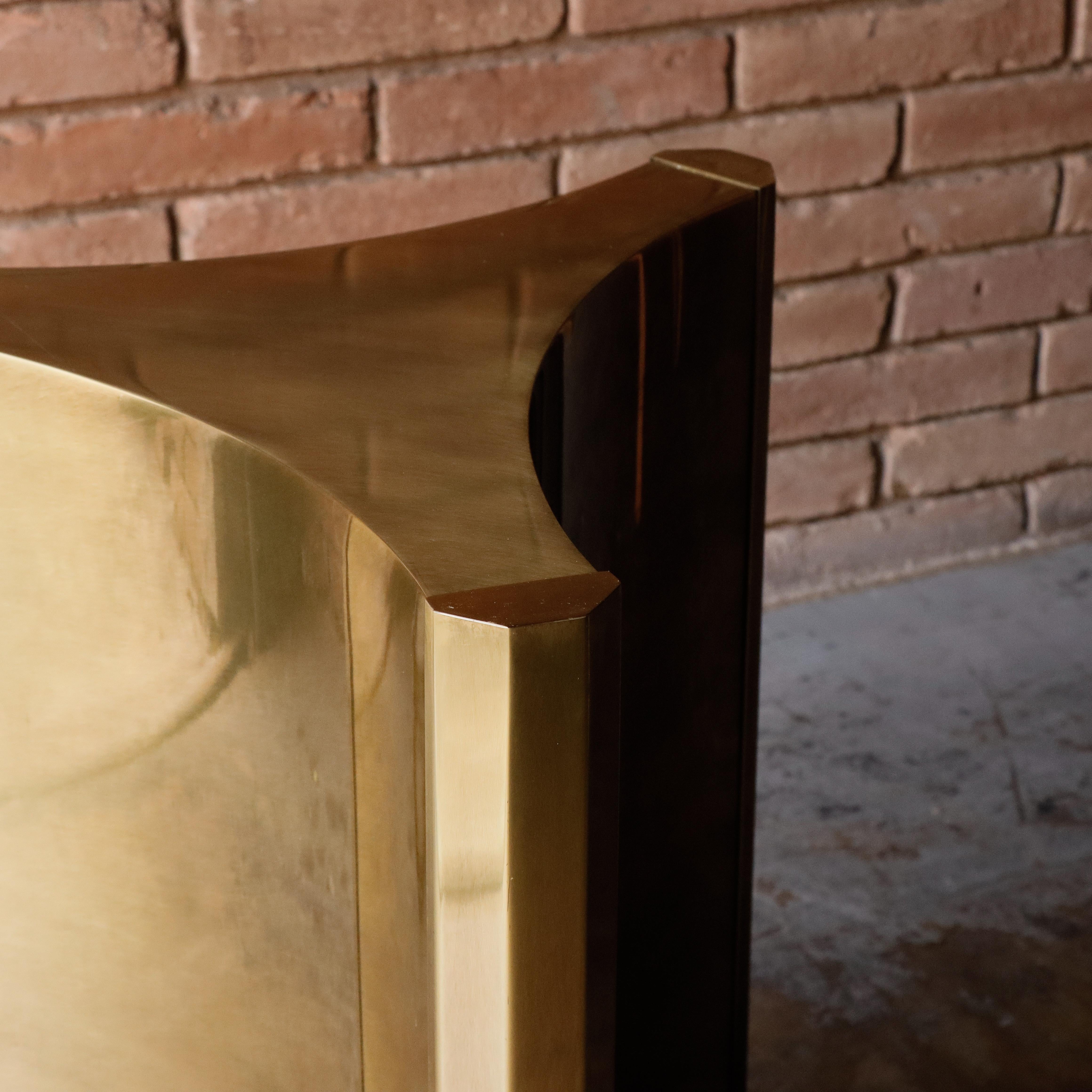 Table de salle à manger à piédestal en laiton 'Trilobi' de Mastercraft, 1970 en vente 3