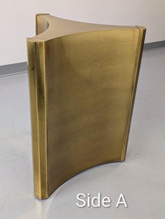 Pedestal de latón "Trilobi" Mastercraft