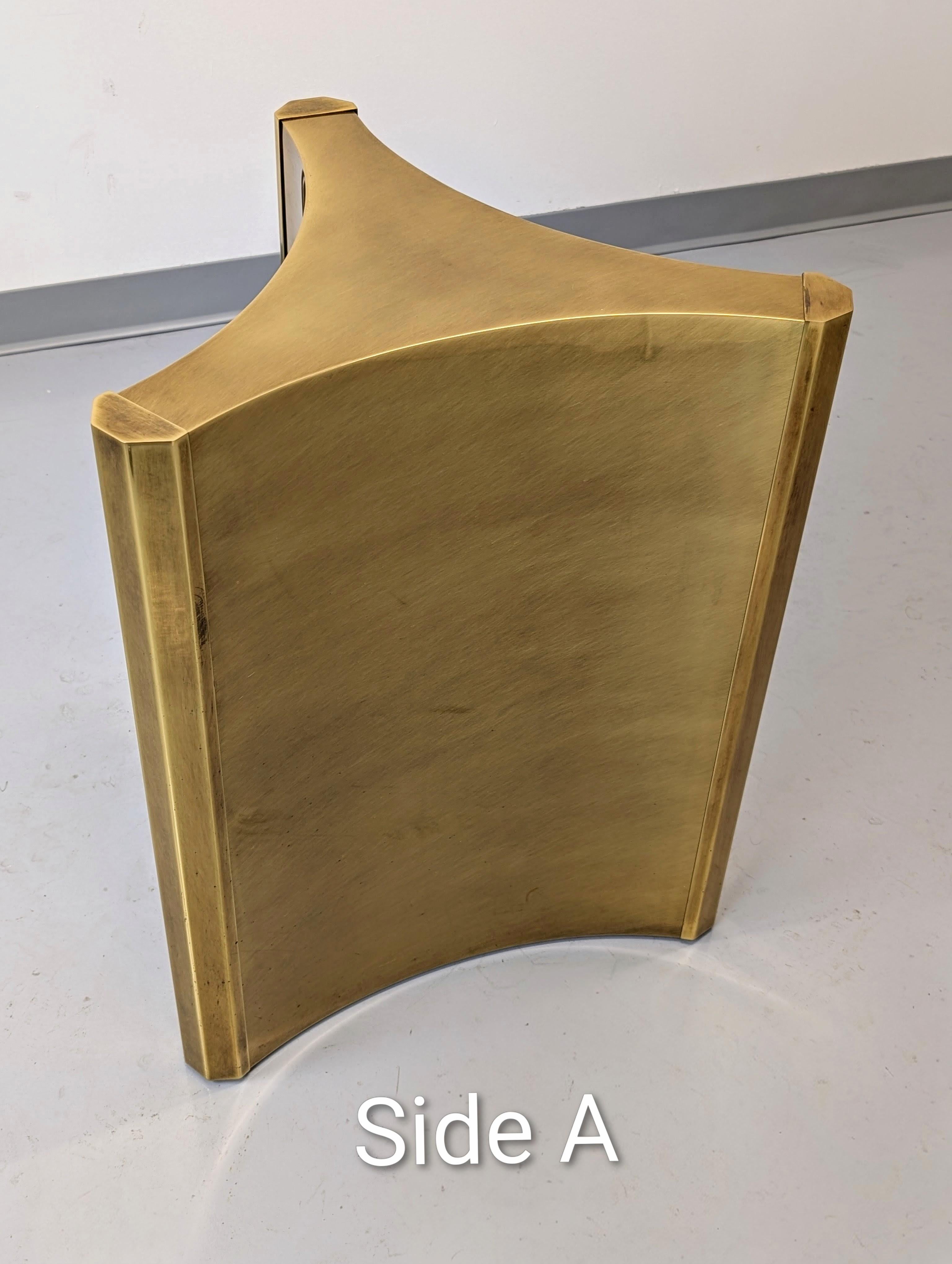 20ième siècle Piédestal en laiton 