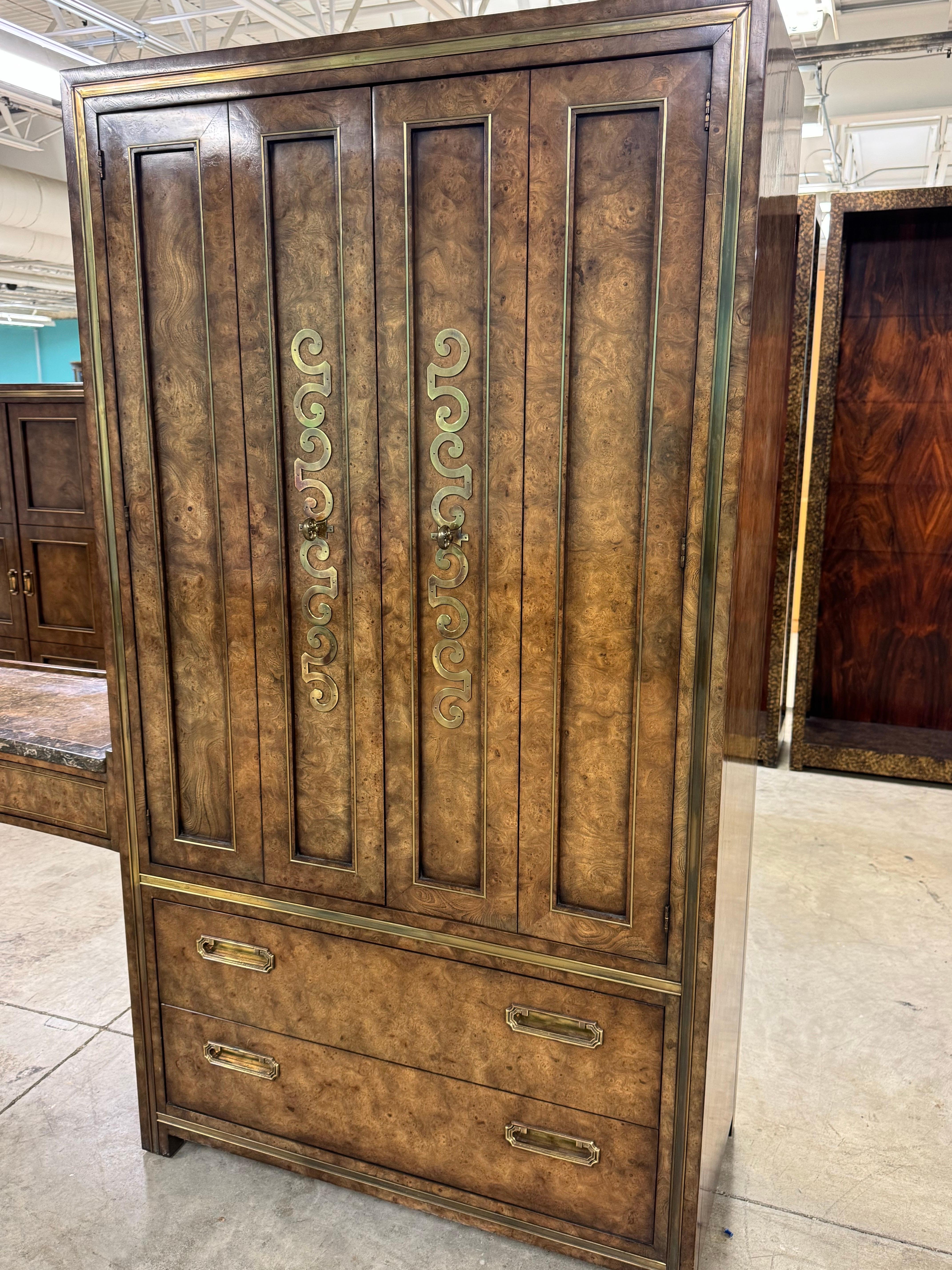 Mastercraft Twin Wardrobes With Built in Vanity/Desk, a Set In Good Condition For Sale In Hartville, OH