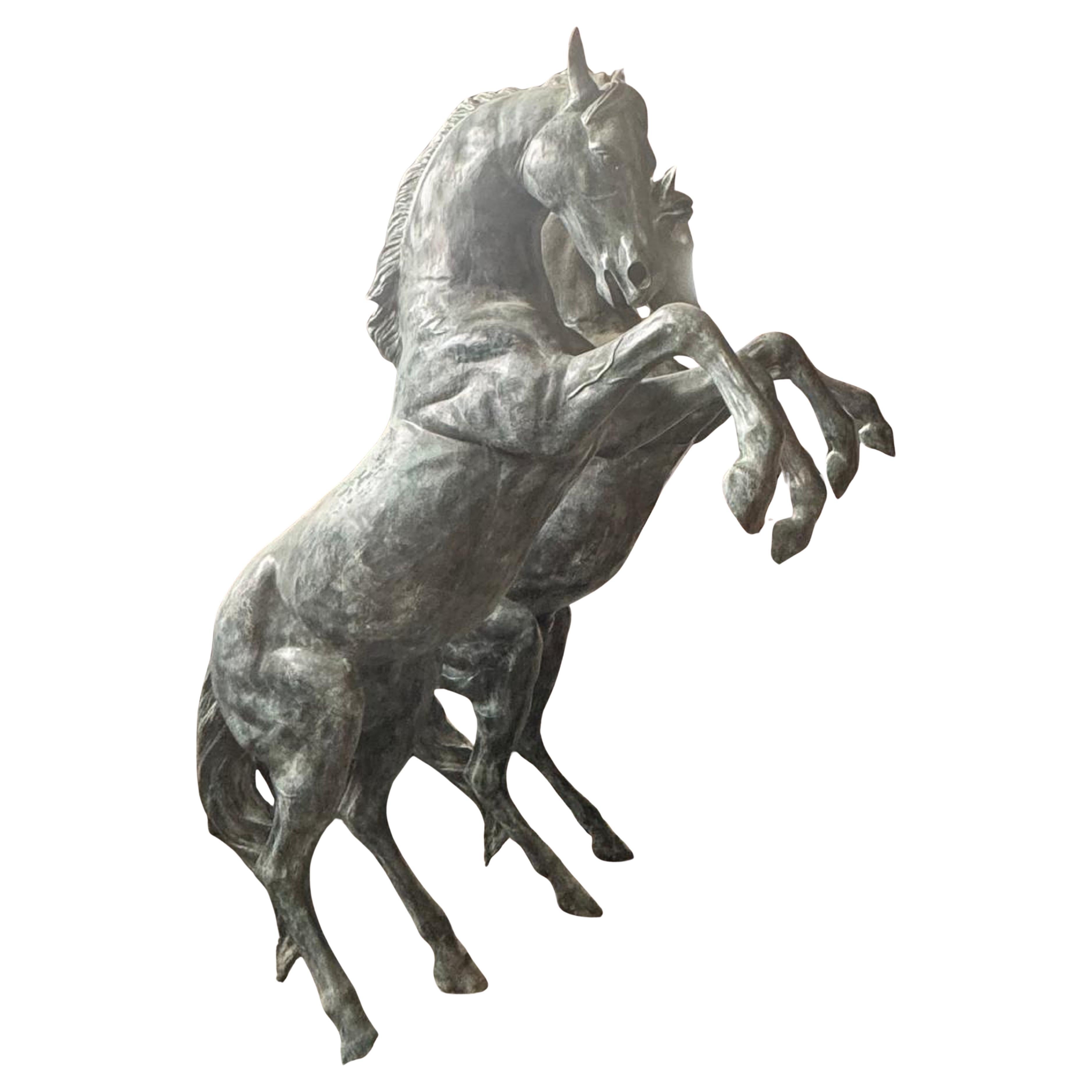 Meisterhaftes Paar italienischer Pferde in Bronze 20. Jahrhundert H: 260cm im Angebot 4