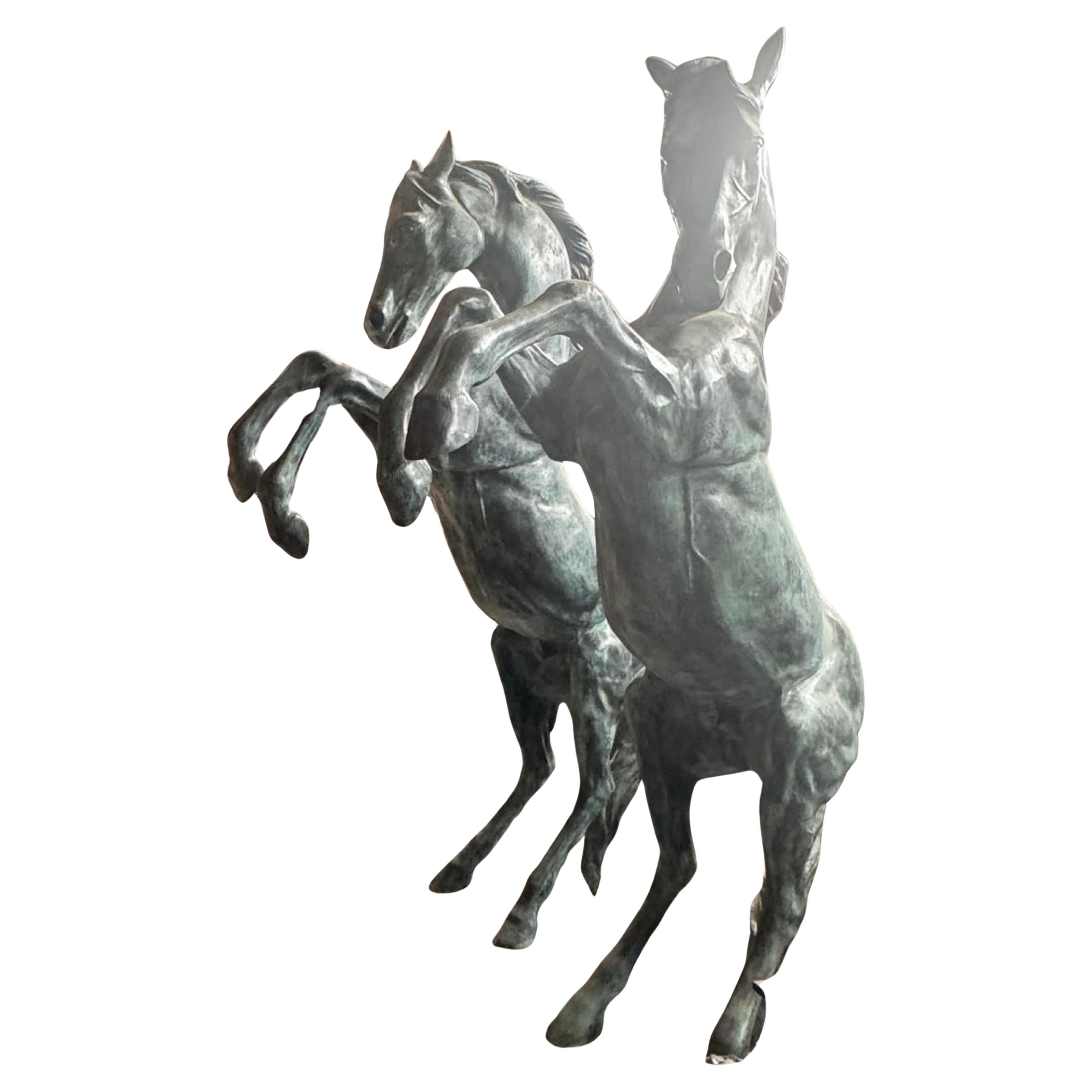 Meisterhaftes Paar italienischer Pferde in Bronze 20. Jahrhundert H: 260cm im Angebot 2