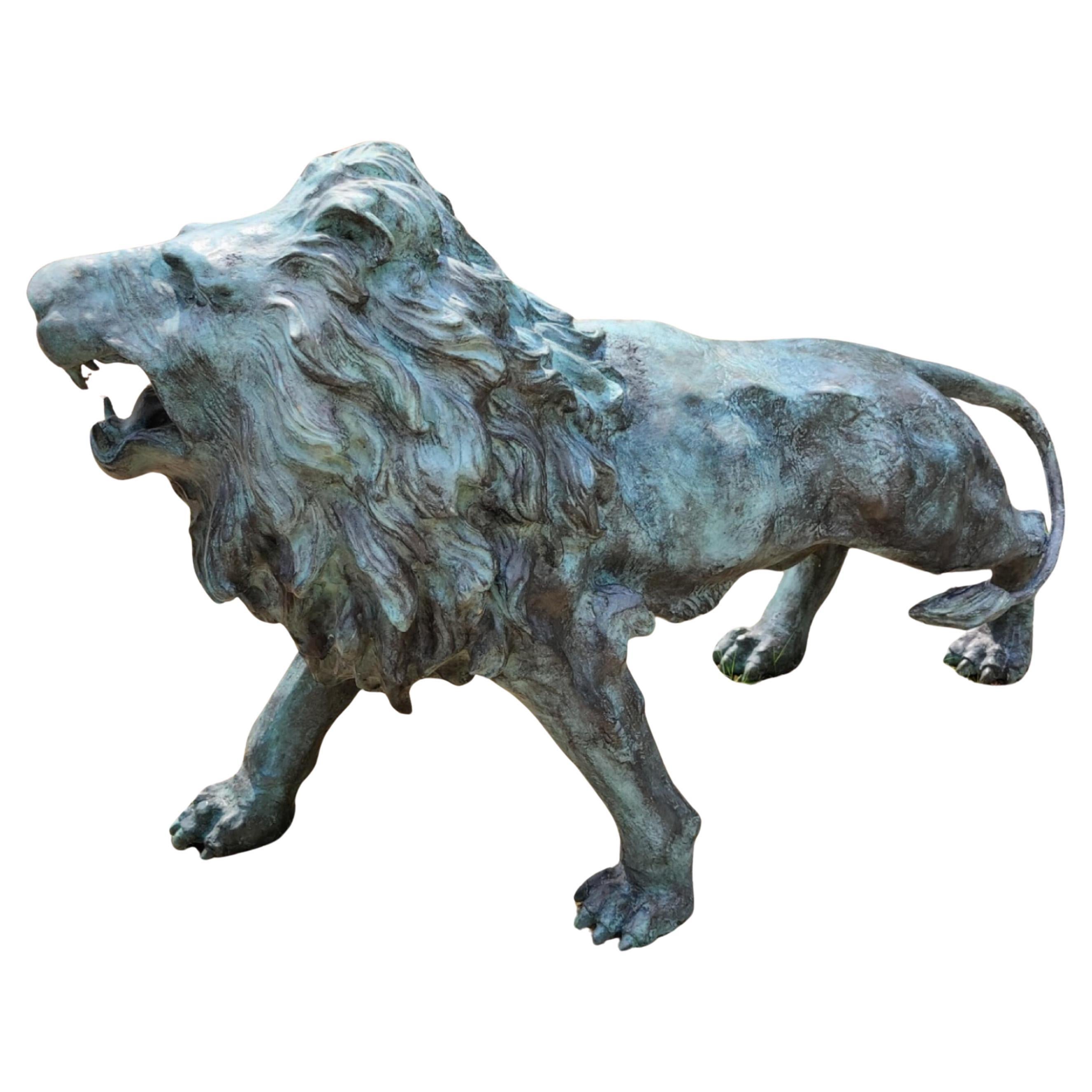 Coppia magistrale di leoni italiani in bronzo dei primi del Novecento In condizioni buone in vendita a Madrid, ES