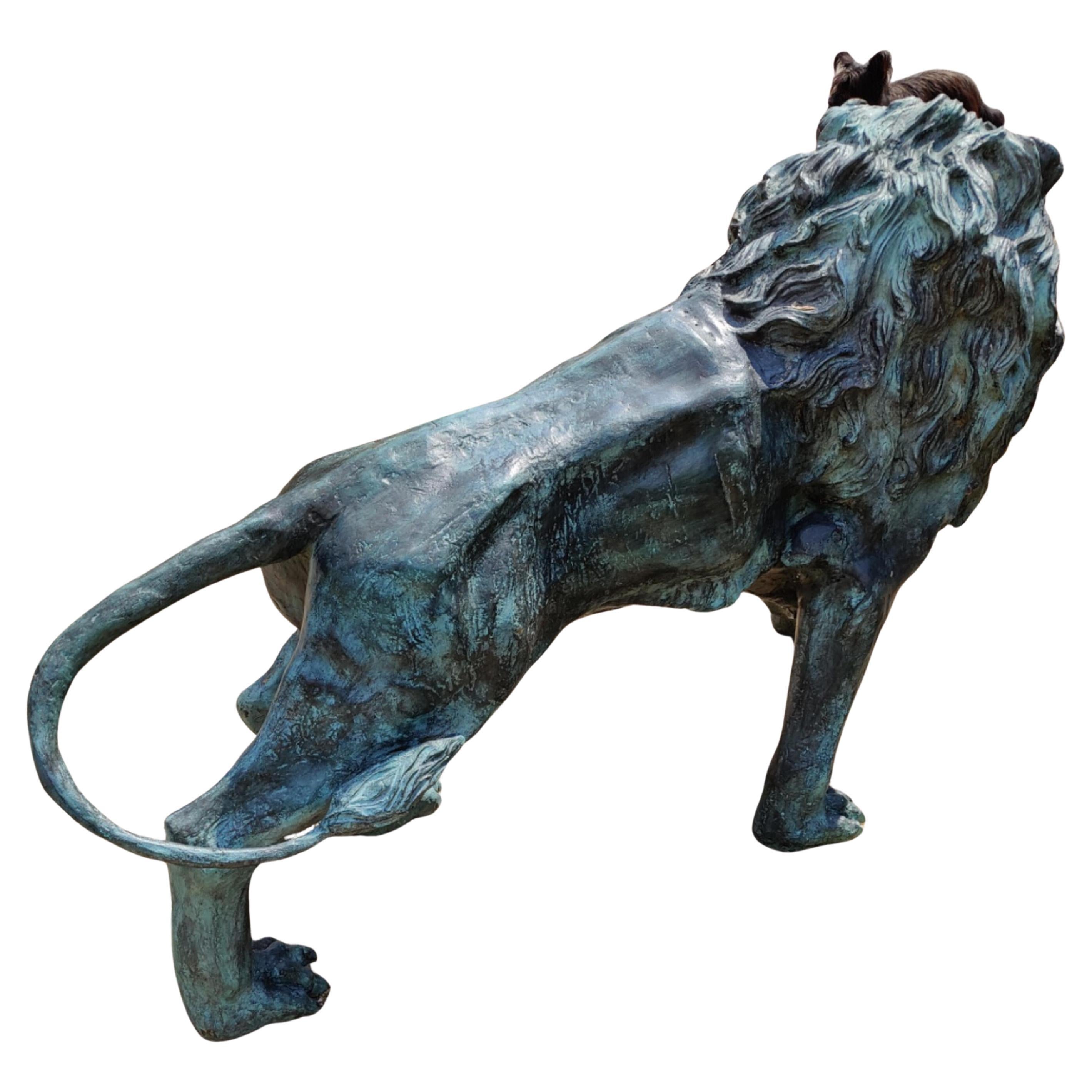 XX secolo Coppia magistrale di leoni italiani in bronzo dei primi del Novecento in vendita