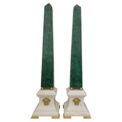 Magnifica coppia di obelischi (H 93 cm) in malachite di ottima qualità, con un elemento del XX secolo
