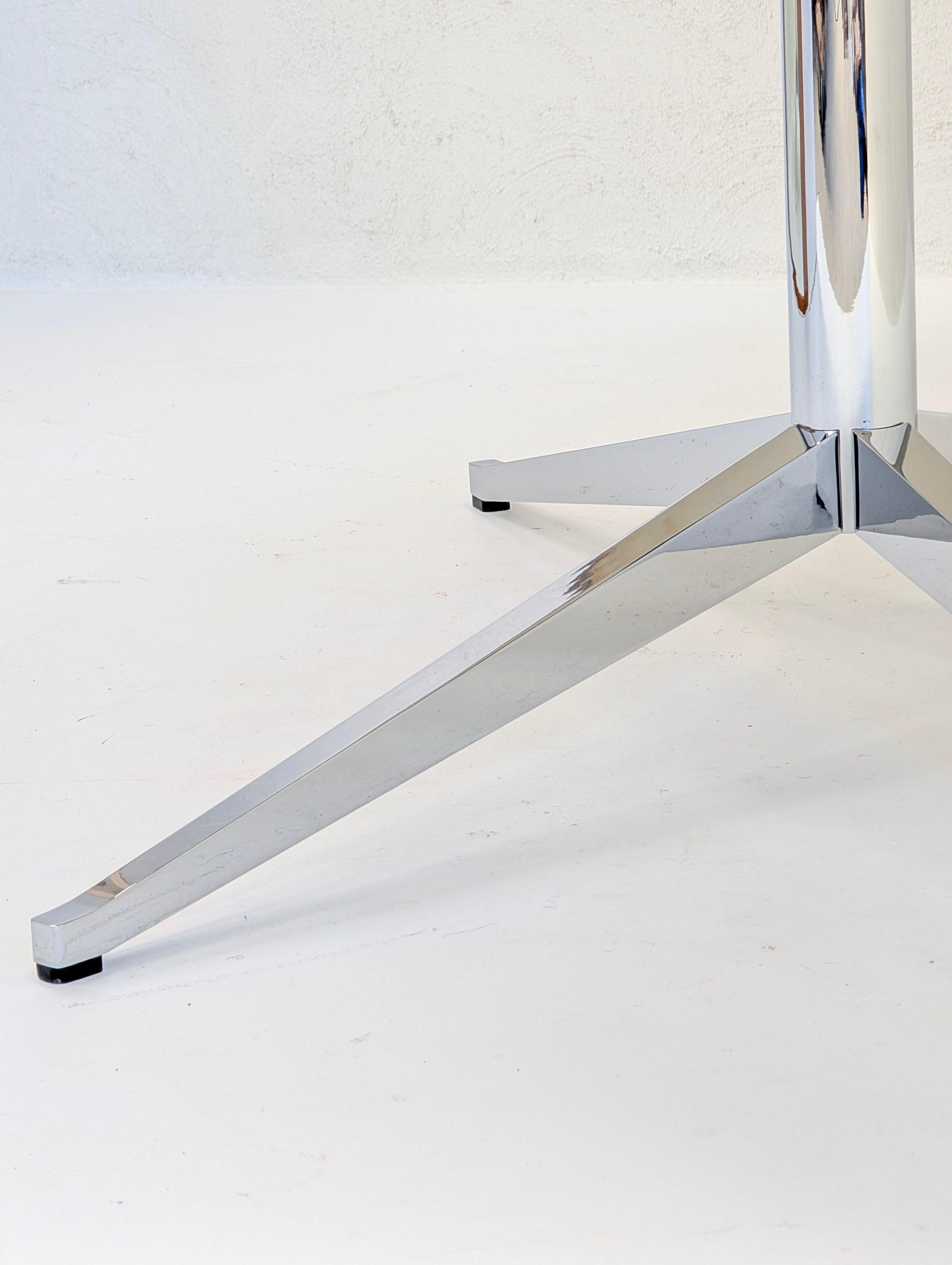 Masterfully Restored Florence Knoll 1960s Model 2480 Oval Table Desk in Rare Oak im Angebot 4