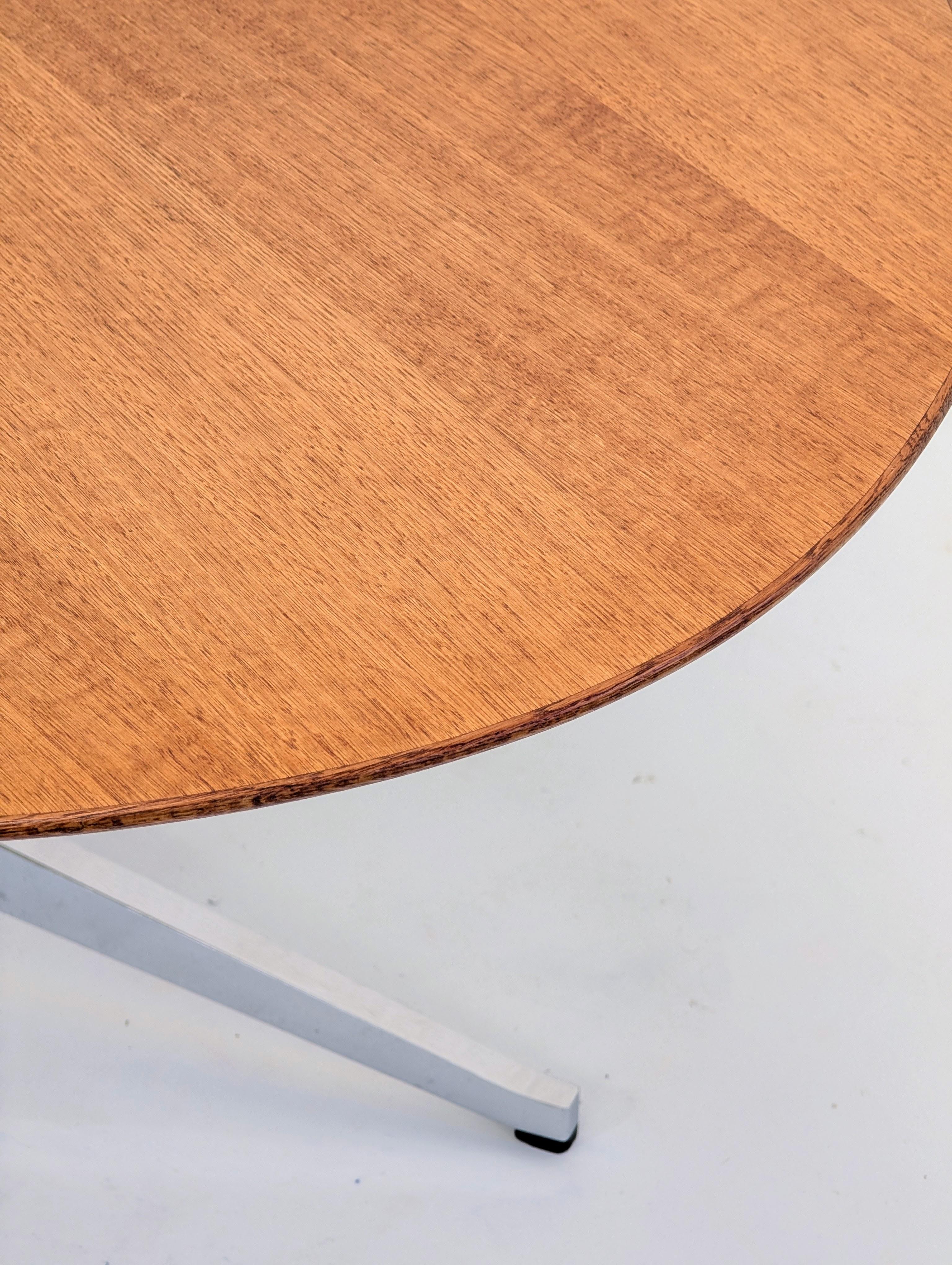 Masterfully Restored Florence Knoll 1960s Model 2480 Oval Table Desk in Rare Oak im Angebot 8