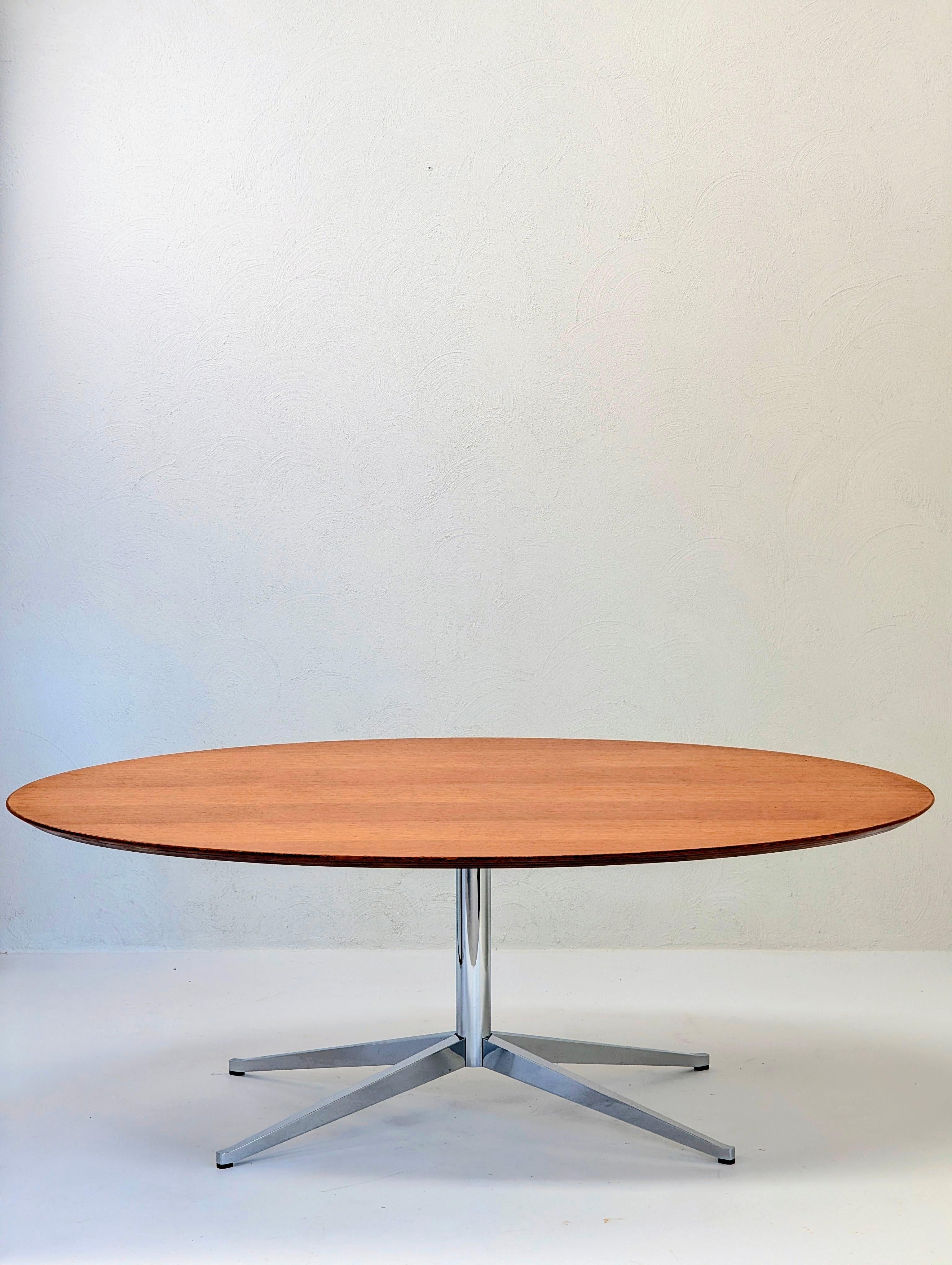 Masterfully Restored Florence Knoll Model 2480 Oval Table Desk in Rare Oak, USA, c. 1961

This Model 2480 oval table is a quintessential example of Florence Knoll's project-driven genius. As the head of the revolutionary Knoll Planning Unit, her