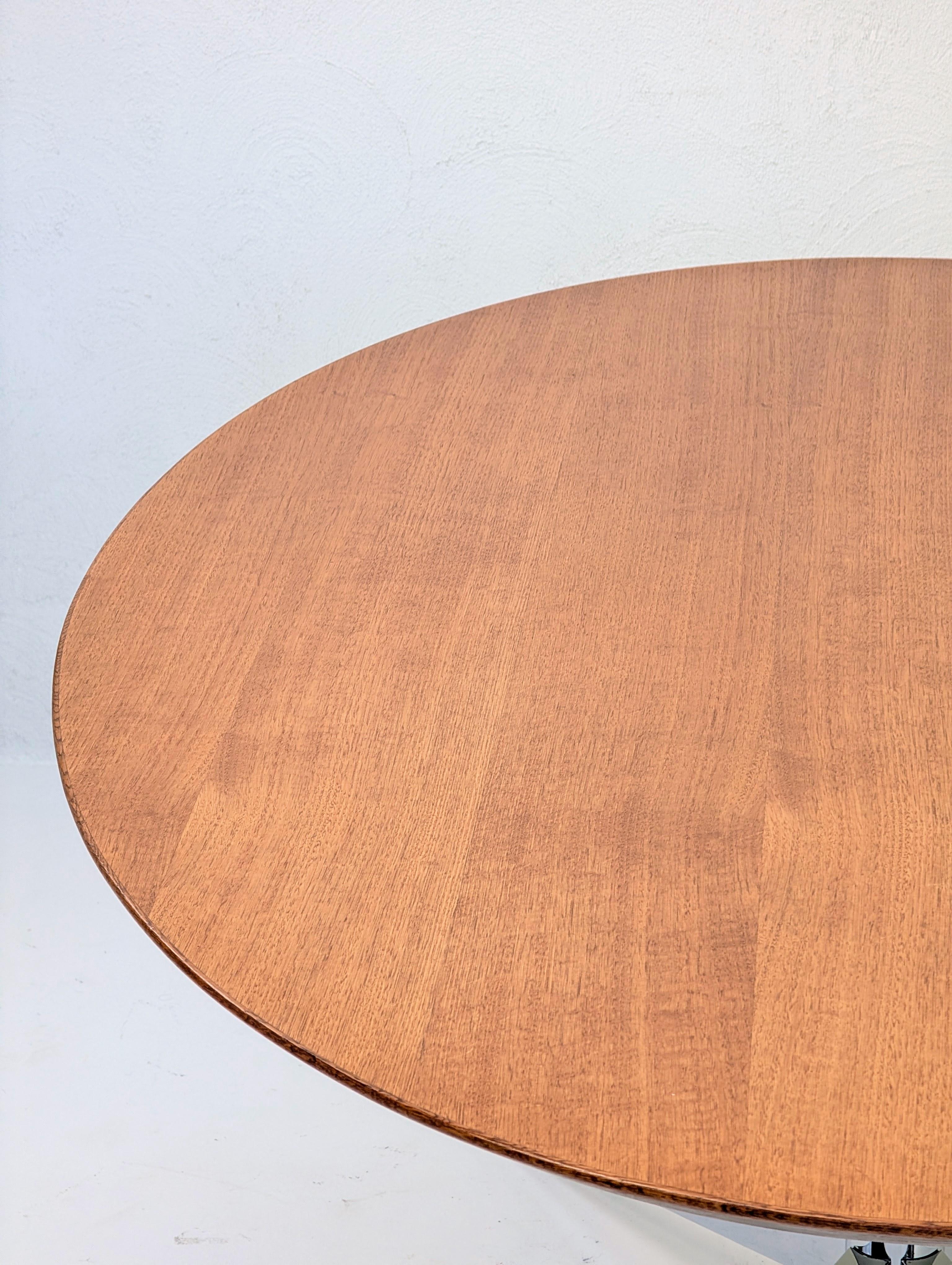 Masterfully Restored Florence Knoll 1960s Model 2480 Oval Table Desk in Rare Oak (Eichenholz) im Angebot
