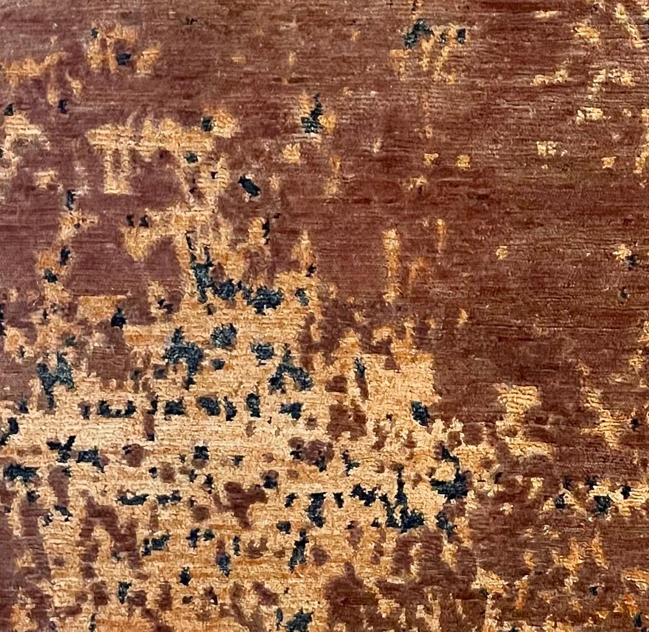 Dieser Teppich ist aus unserer Master-Loom Kollektion. Das Format ist 170cm x 240cm, handgeknüpft und besteht aus einer einzigartigen Mischung aus hochwertiger Wolle und Bambus-Seide und deren natürlichem Glanz ,modernen Farbtönen  mit einem