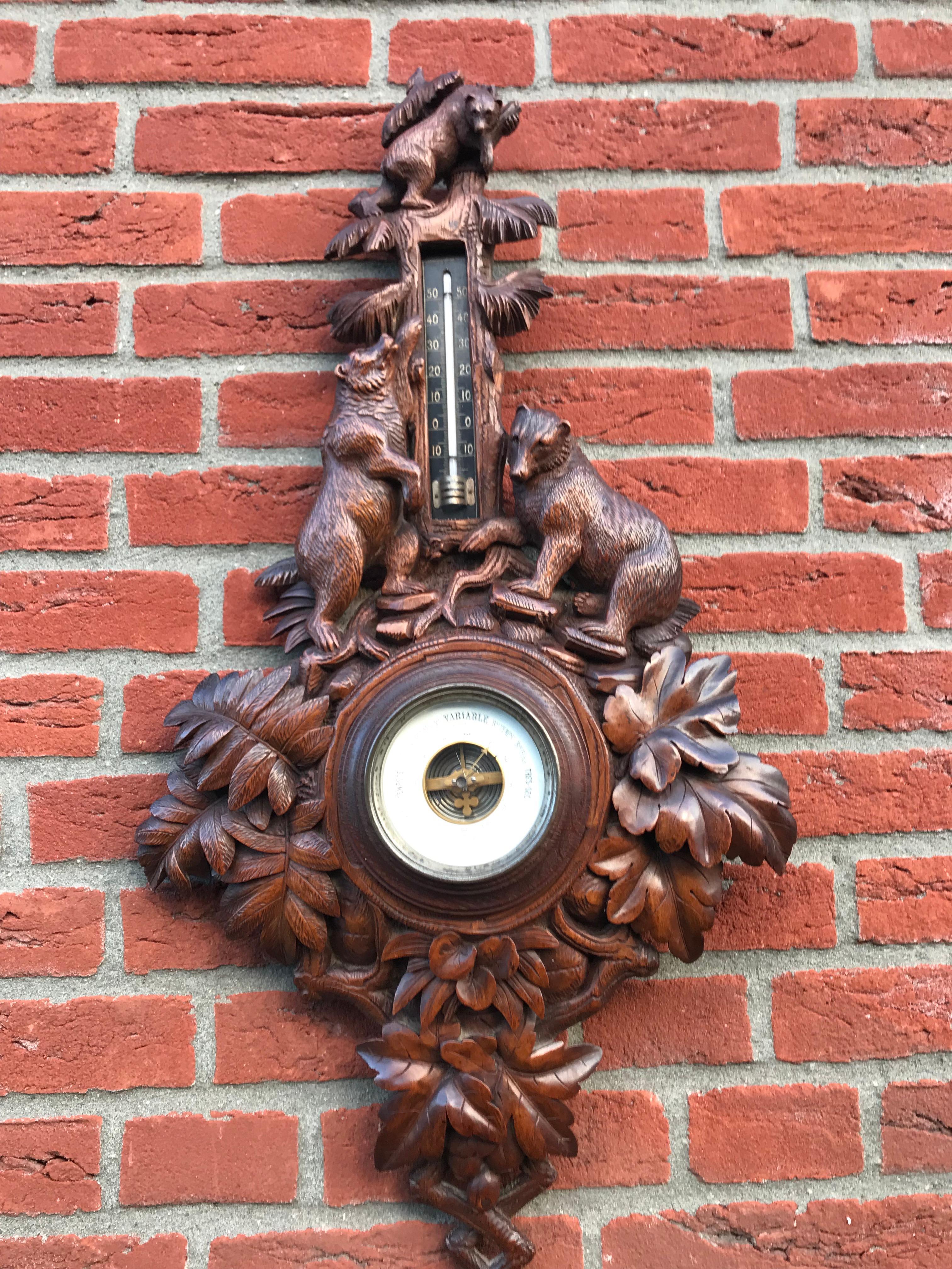 Masterly Carved Black Forest Wall Barometer with Tree Climbing Bear Family In Good Condition In Lisse, NL