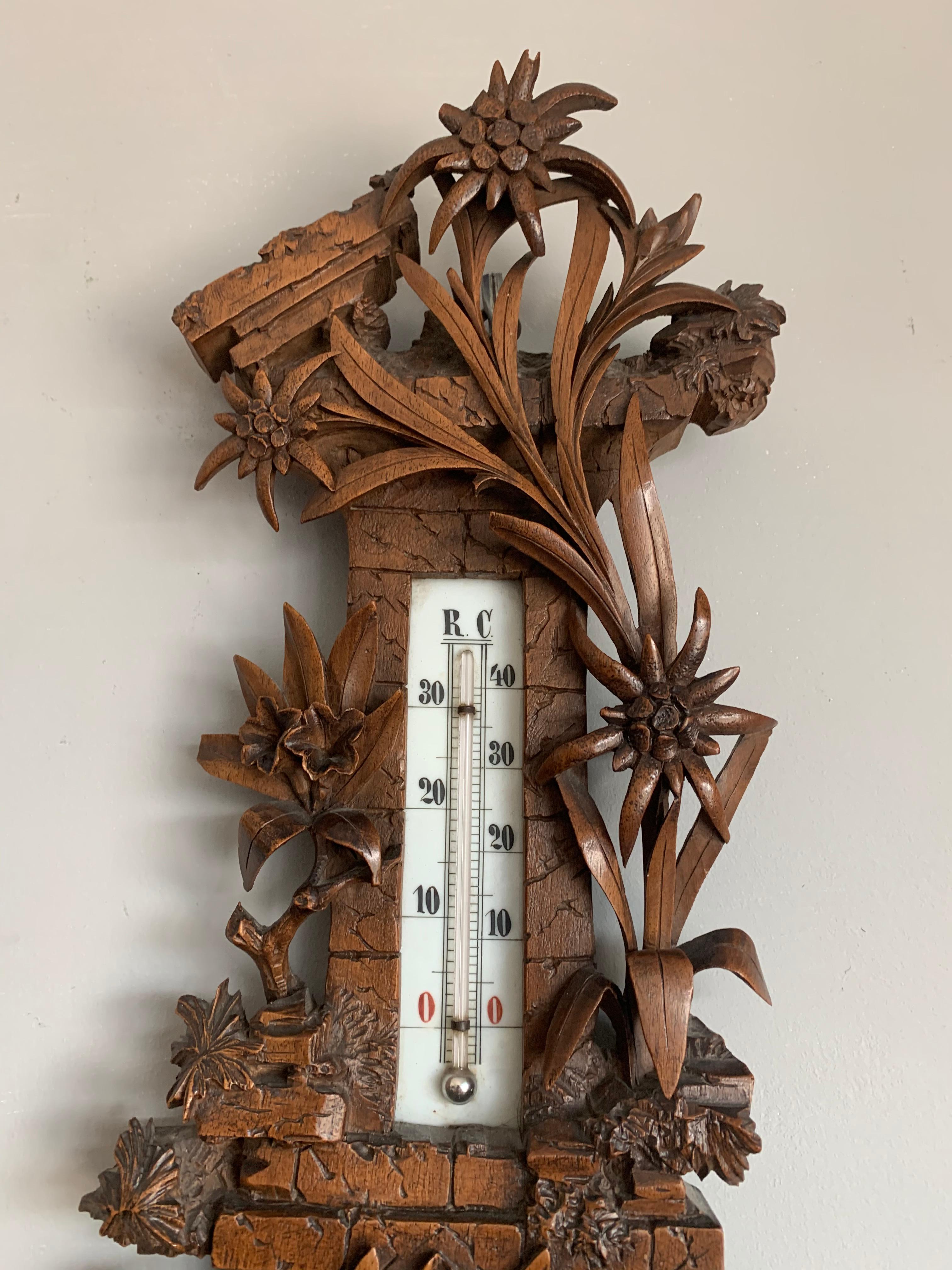 Masterly Craft w. Edelweiss Flowers Swiss Black Forest baromètre et thermomètre en vente 1