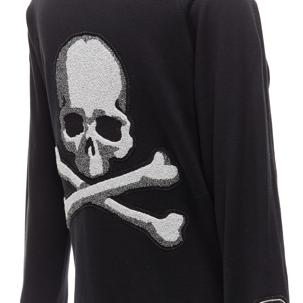 MASTERMIND JAPAN black cotton varsity skull logo patch cardigan sweater JP1 S
Reference: YIKK/A00021
Brand: Mastermind Japan
Material: Cotton
Color: Black, Multicolour
Pattern: Abstract
Closure: Button
Extra Details: Lurex boucle skull logo at