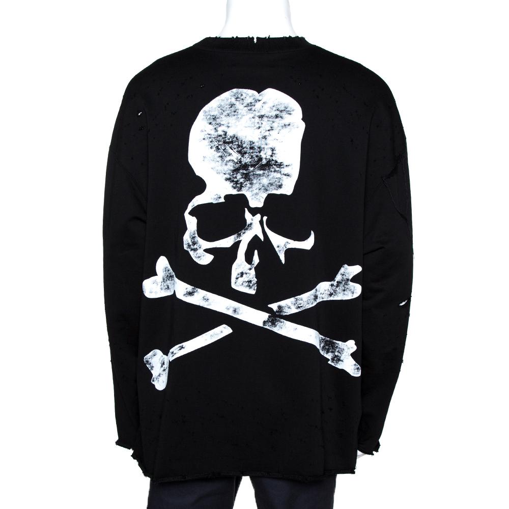 This black sweatshirt from Mastermind World comes with logo print on the front to light up your casual style. It is made from cotton and features long sleeves, a distressed style all over and a skull-bone print on the back. The comfortable creation