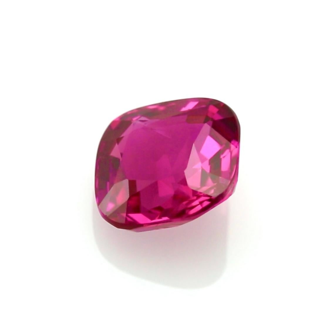 Pièce maîtresse ! Saphir rose vif de 4,16ct Unisexe en vente
