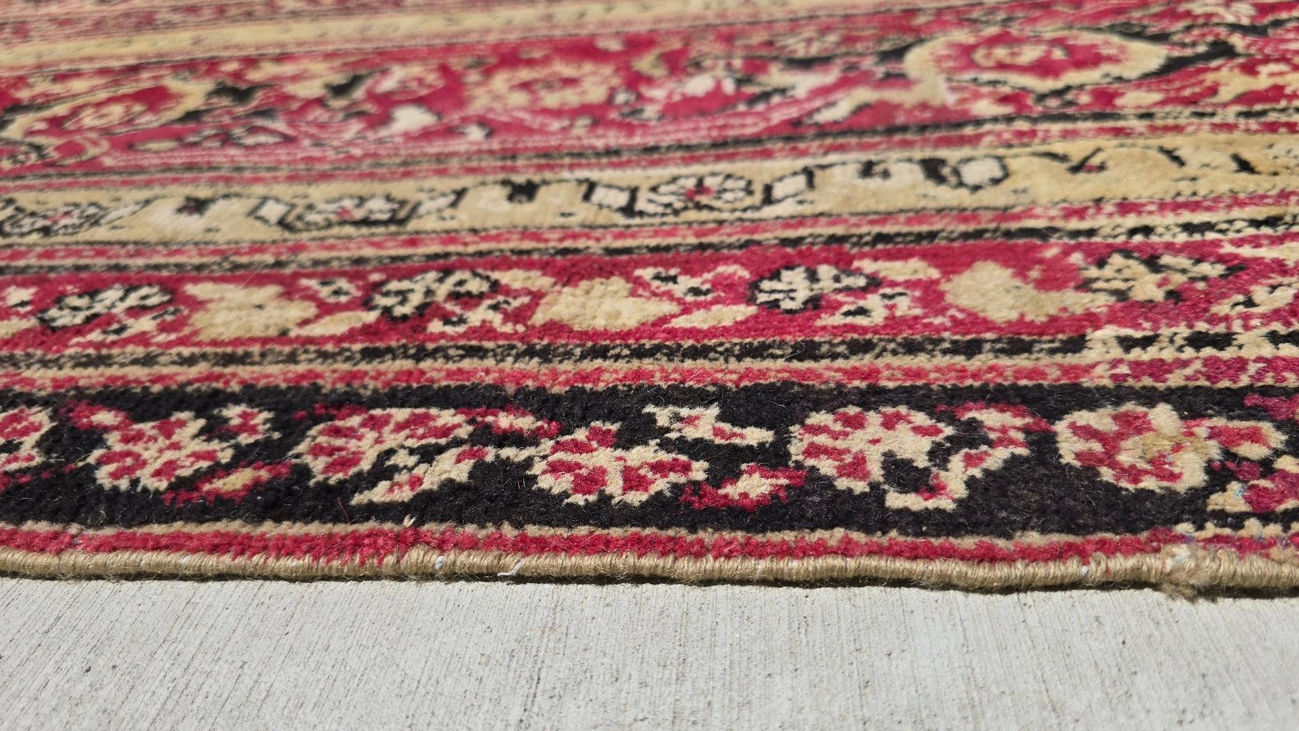 Obra maestra Alfombra Agra rojo rubí Circa 1900s Indio en venta