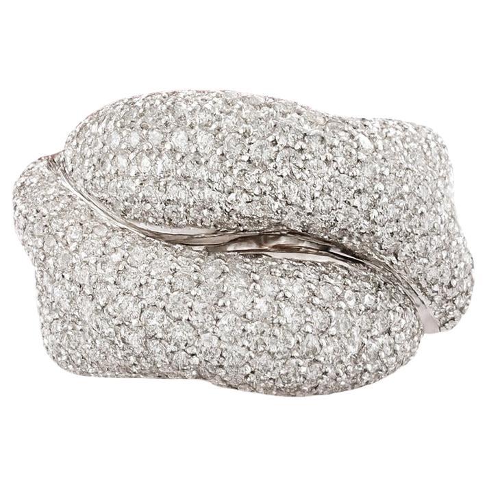 Anillo de diamantes con pavé de 3,20 quilates, obra maestra de fabricación italiana Moderno en venta