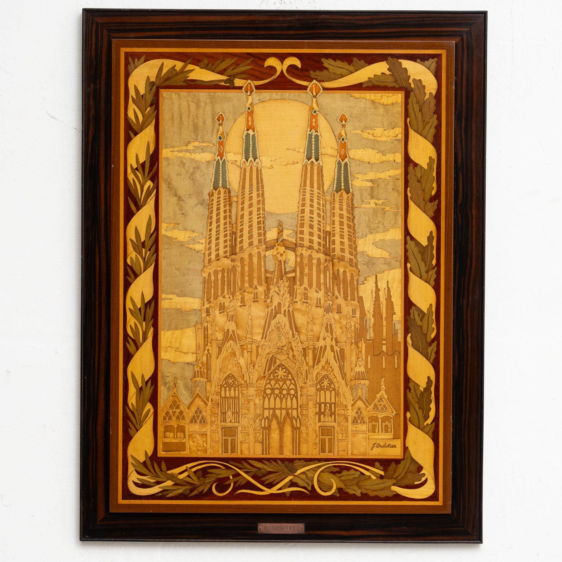 Obra Maestra de Marquetería de la Sagrada Familia de Gaudí - Firmada por J. Ordoñez Moderno de mediados de siglo en venta