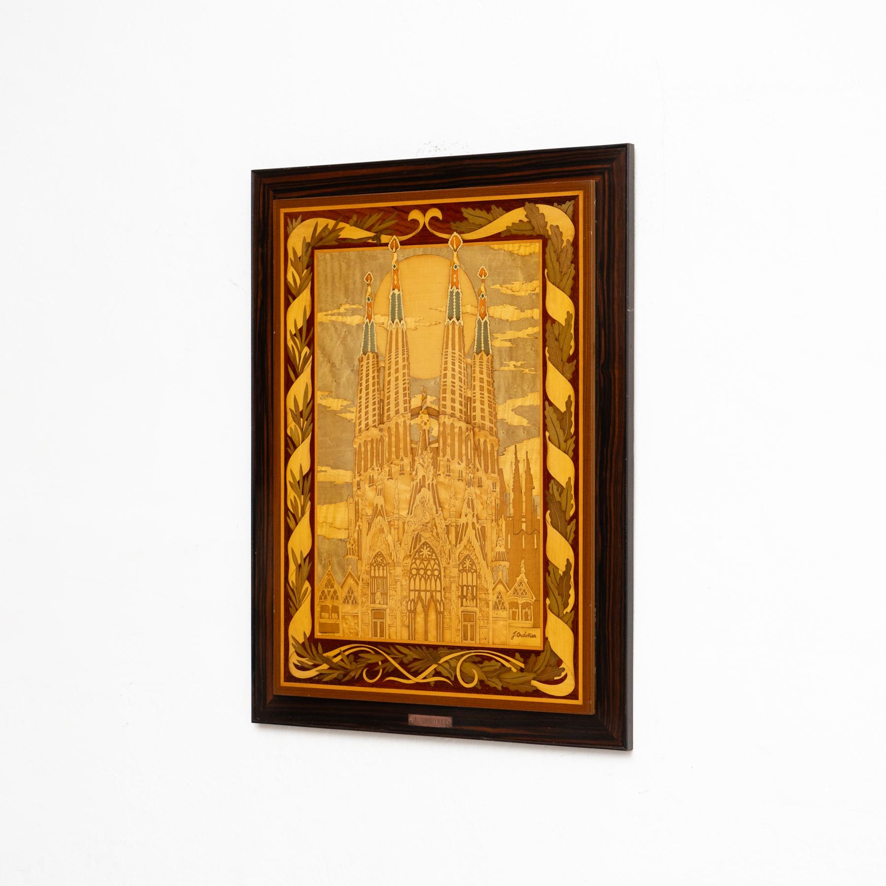 Obra Maestra de Marquetería de la Sagrada Familia de Gaudí - Firmada por J. Ordoñez Español en venta