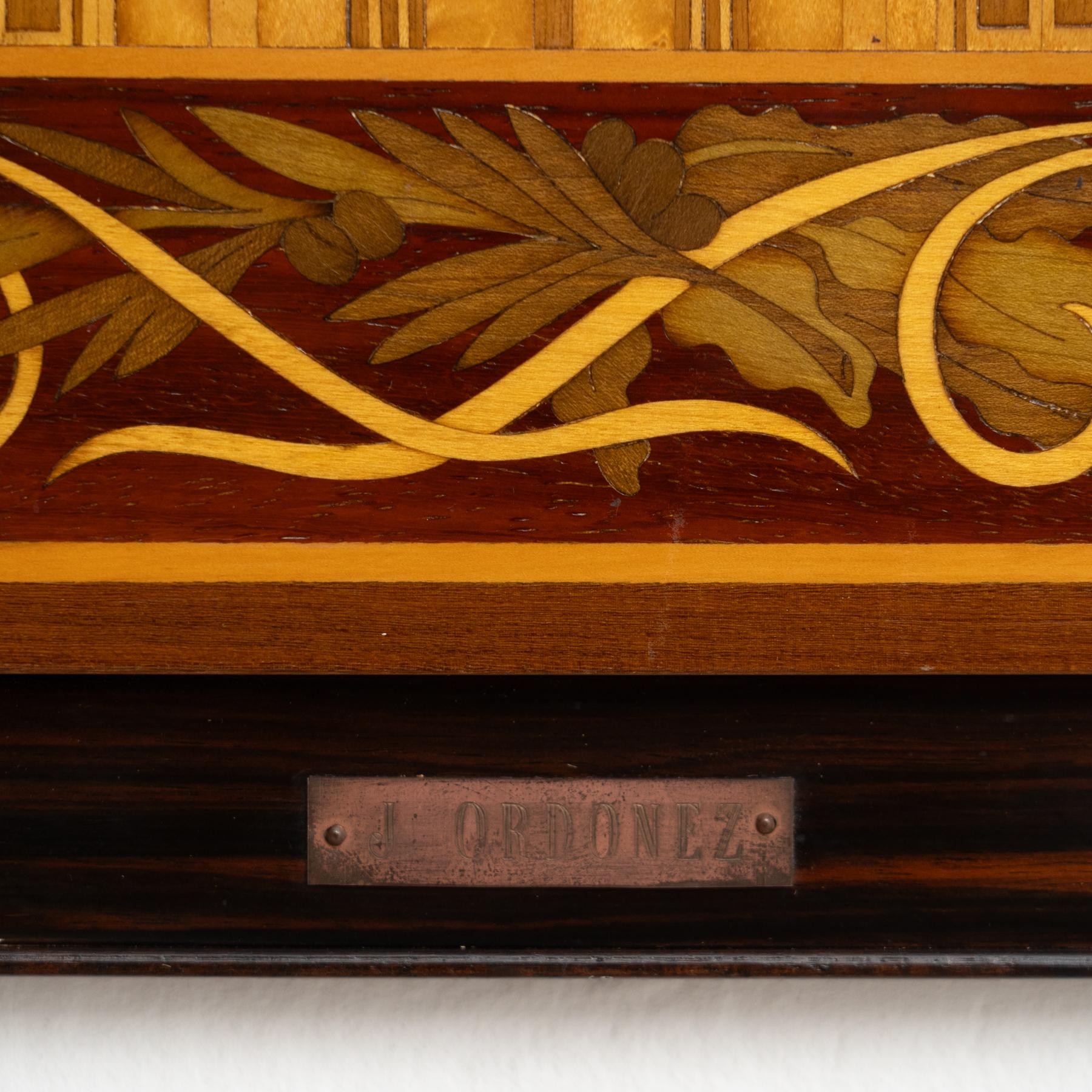 Obra Maestra de Marquetería de la Sagrada Familia de Gaudí - Firmada por J. Ordoñez en venta 1