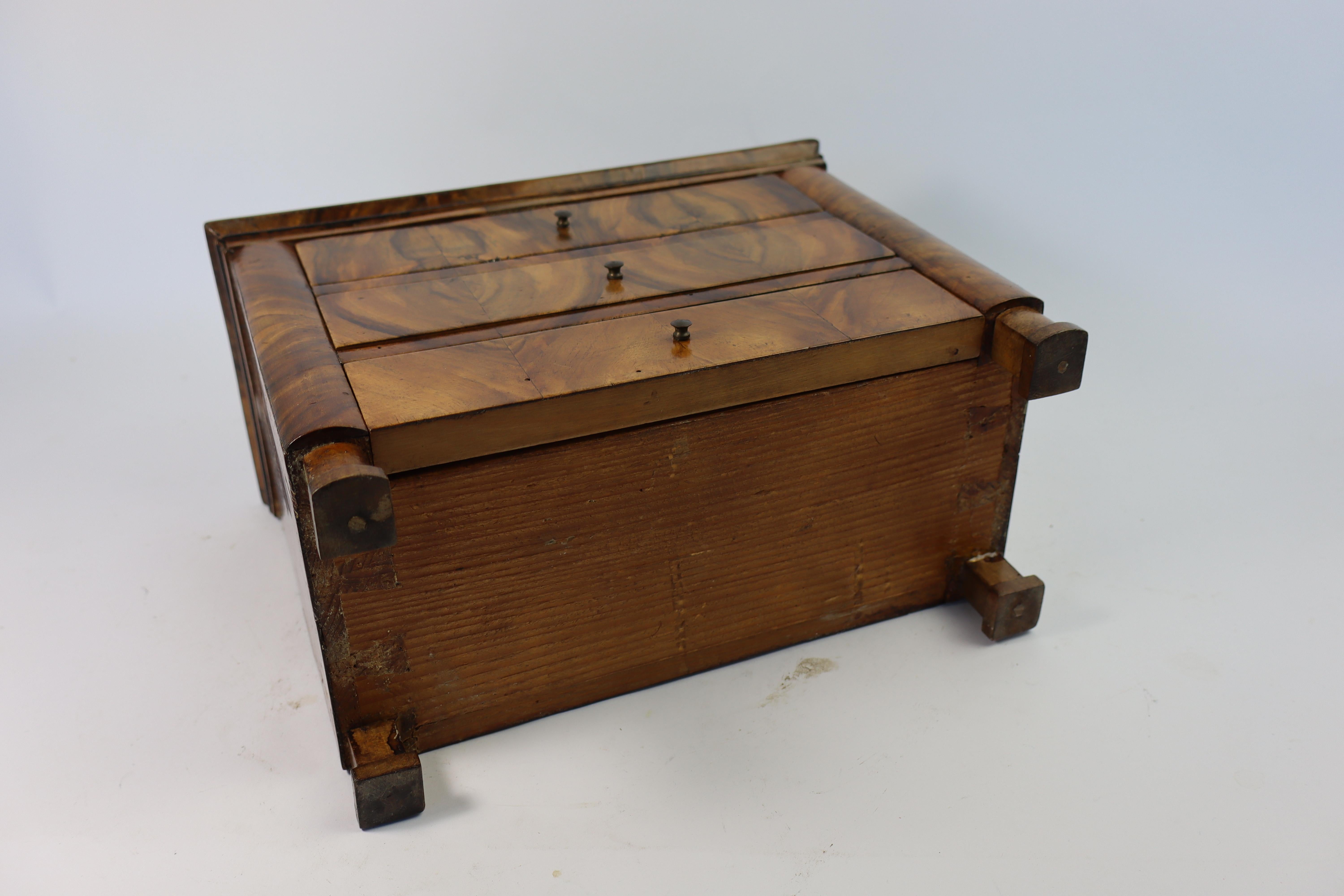 Pièce de maîtrise, commode Louis Philippe en noyer en vente 5