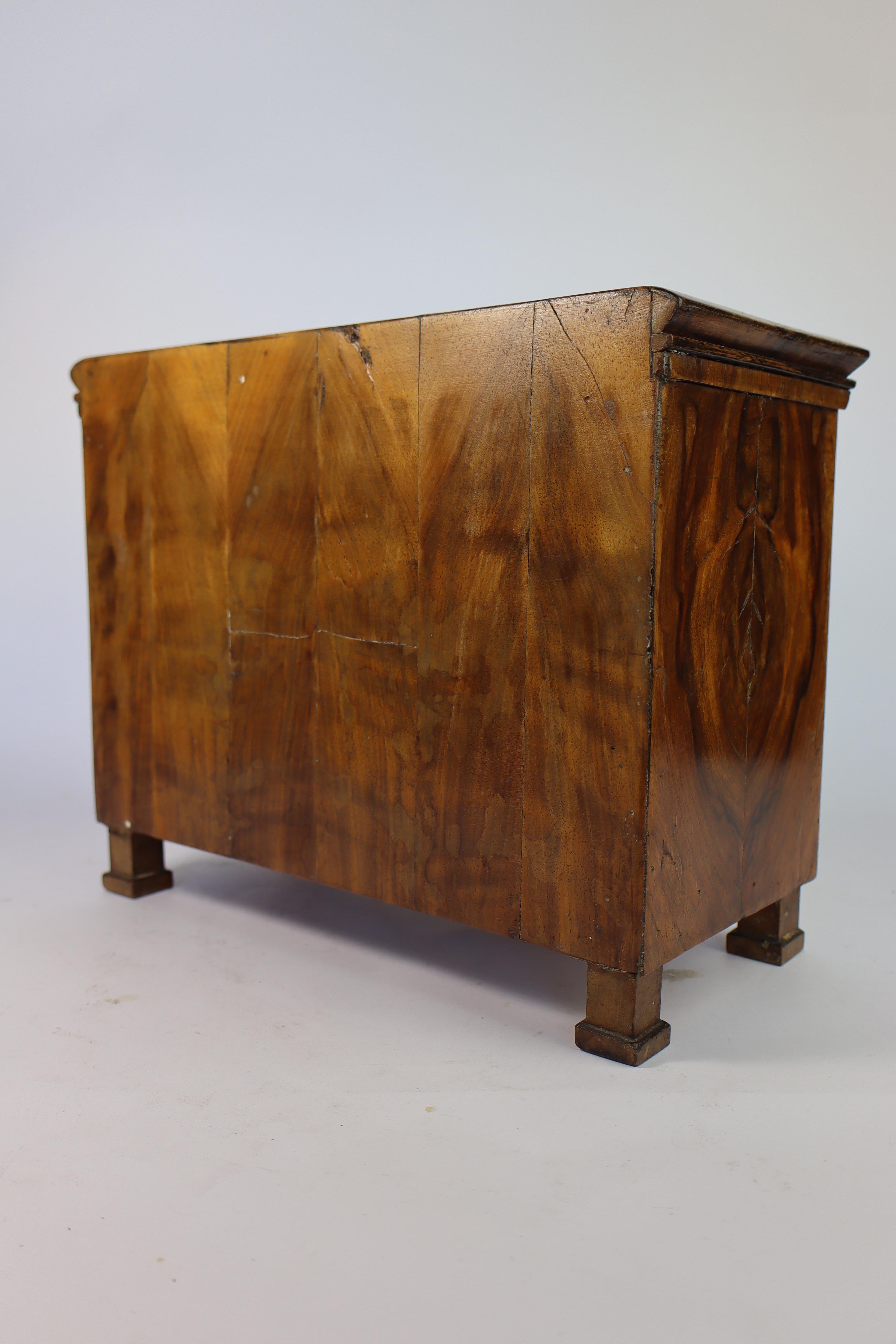 Pièce de maîtrise, commode Louis Philippe en noyer Bon état - En vente à Zemst, BE