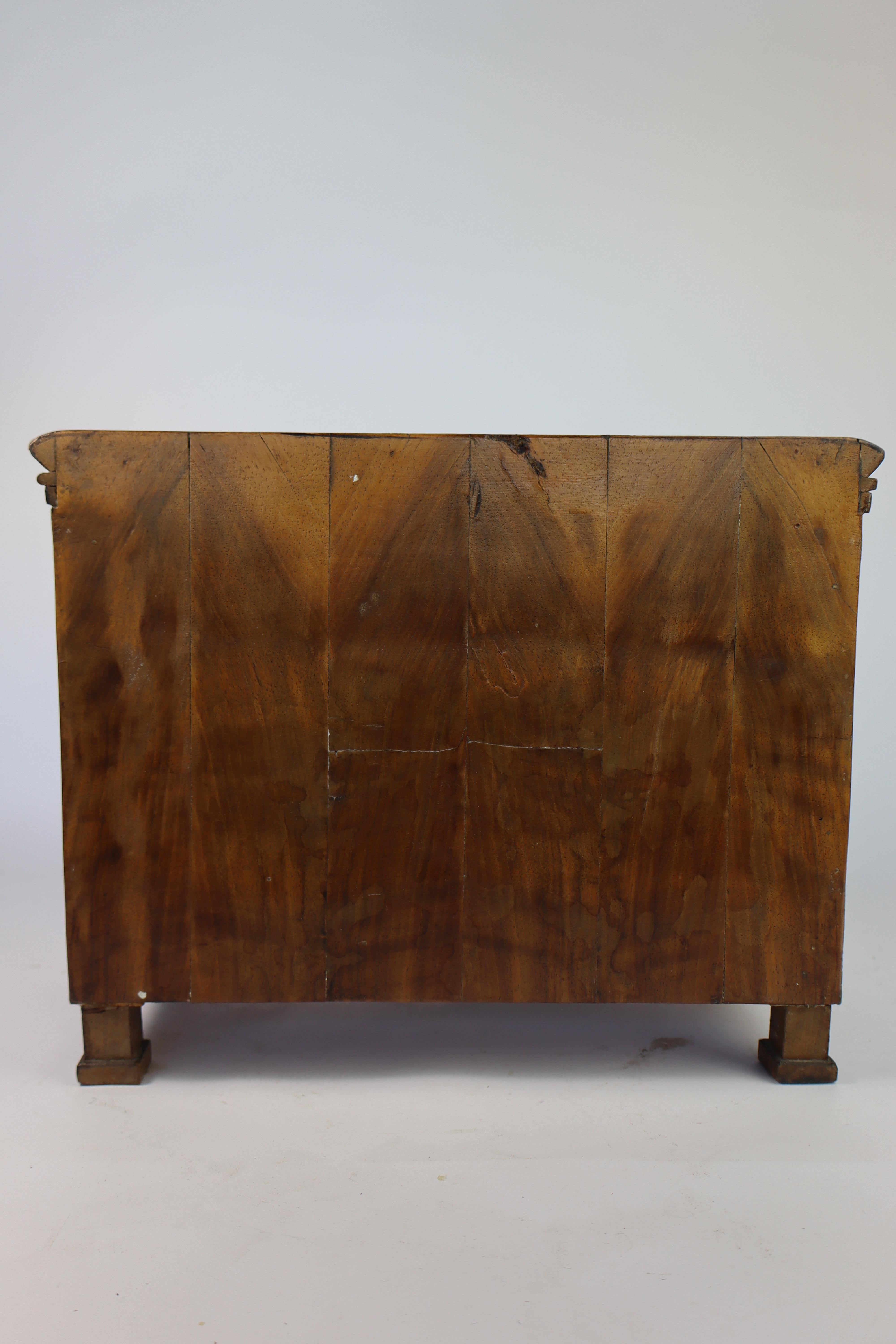 XIXe siècle Pièce de maîtrise, commode Louis Philippe en noyer en vente