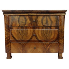 Masterpiece or "Pièce de maîtrise" Louis-Philippe chest of drawers in walnut