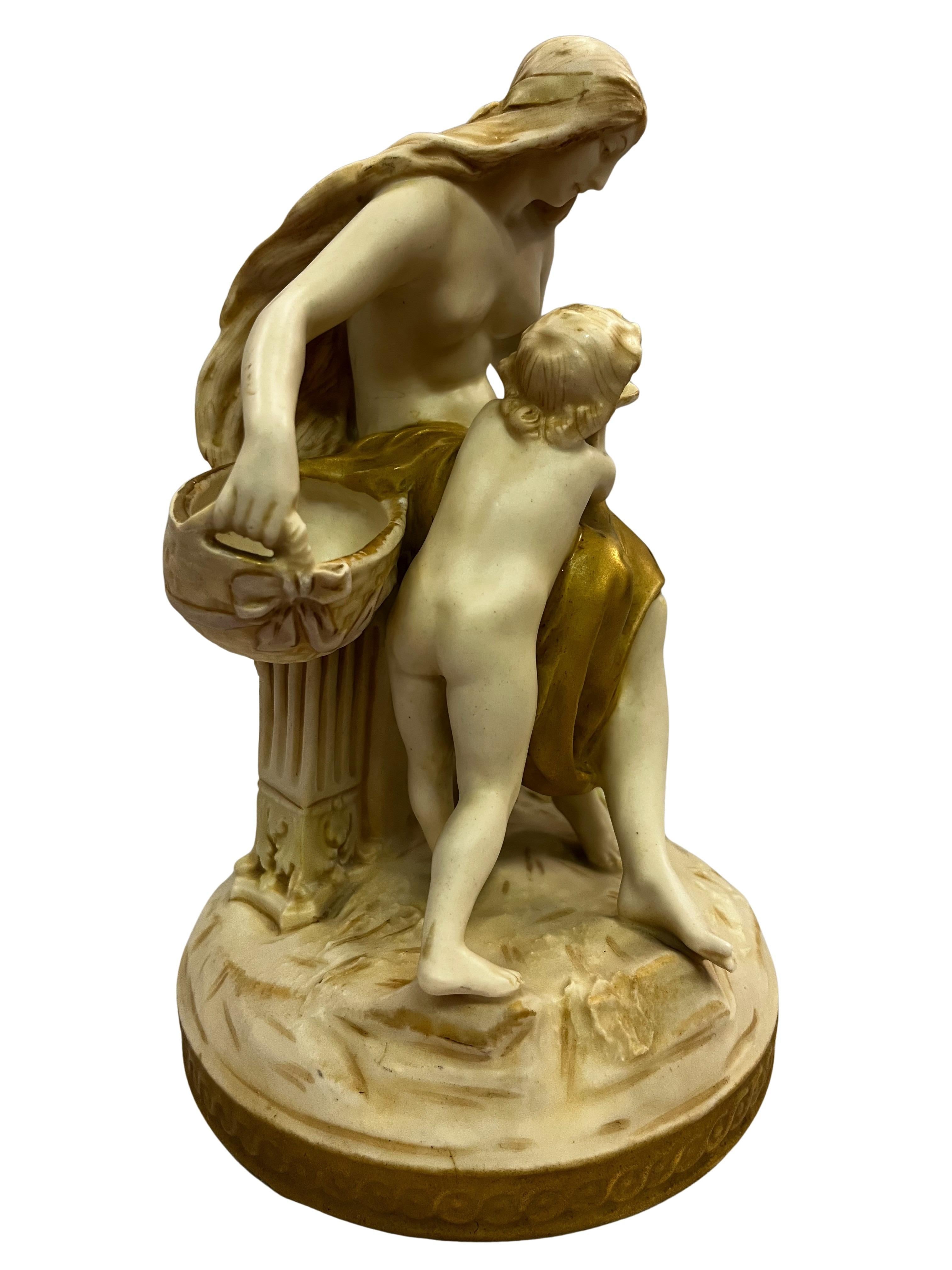 Masterpiece sculpture, Mother´s love, Ernst Wahliss Royal Vienna, 1900, Austria In Good Condition For Sale In Wien, AT