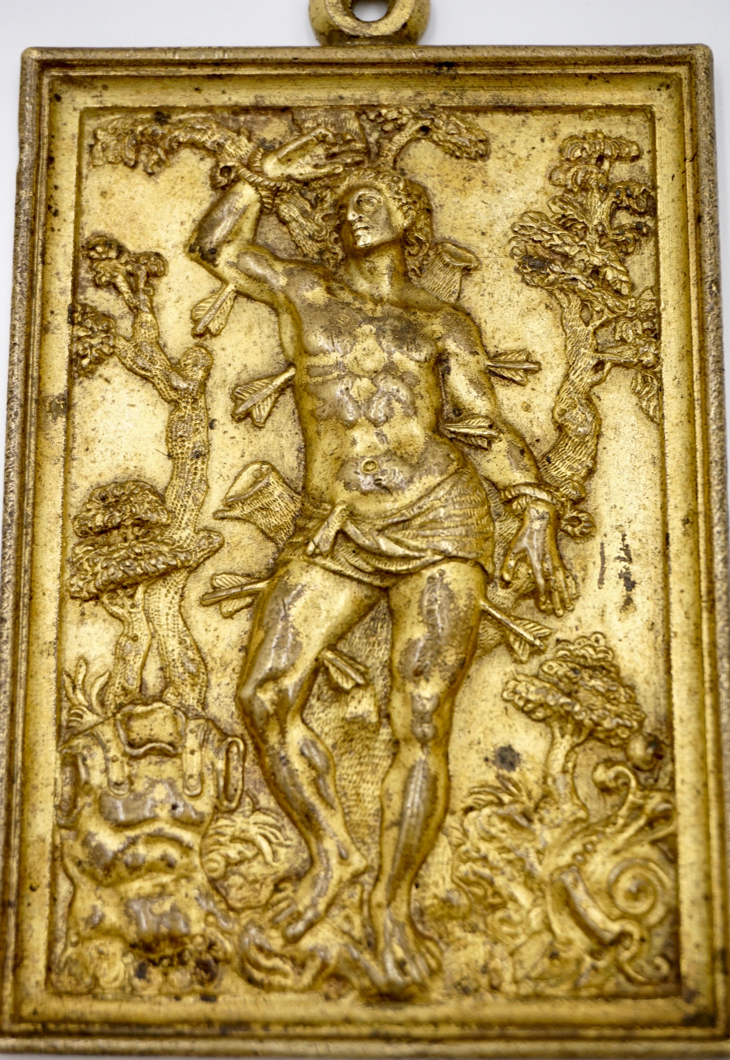 italien Lampe de bureau « Masterpieces of Light » en laiton avec plaque en bronze de S. Sebastiano XVII en vente