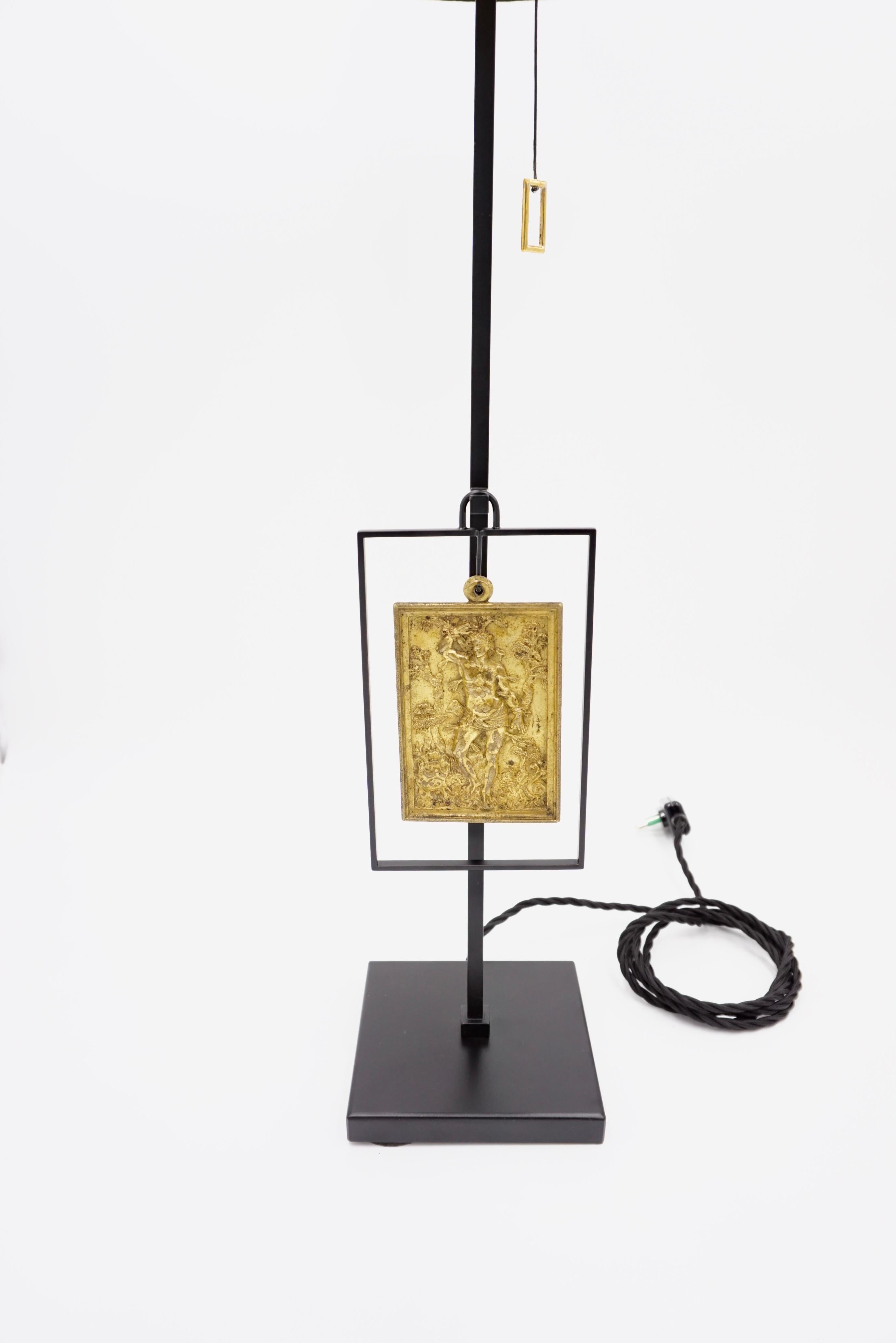 Lampe de bureau « Masterpieces of Light » en laiton avec plaque en bronze de S. Sebastiano XVII en vente 1