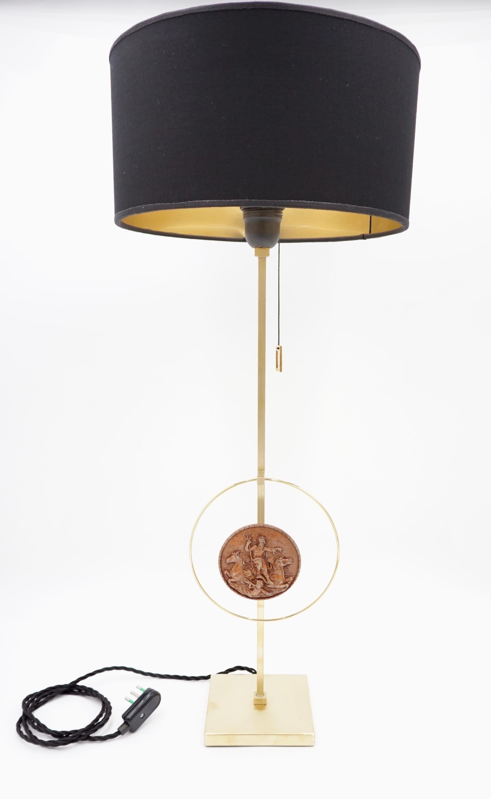 Lampe de table en laiton « Masterpieces of Light » avec sculpture en cuivre de Van Vianen XVII en vente 11