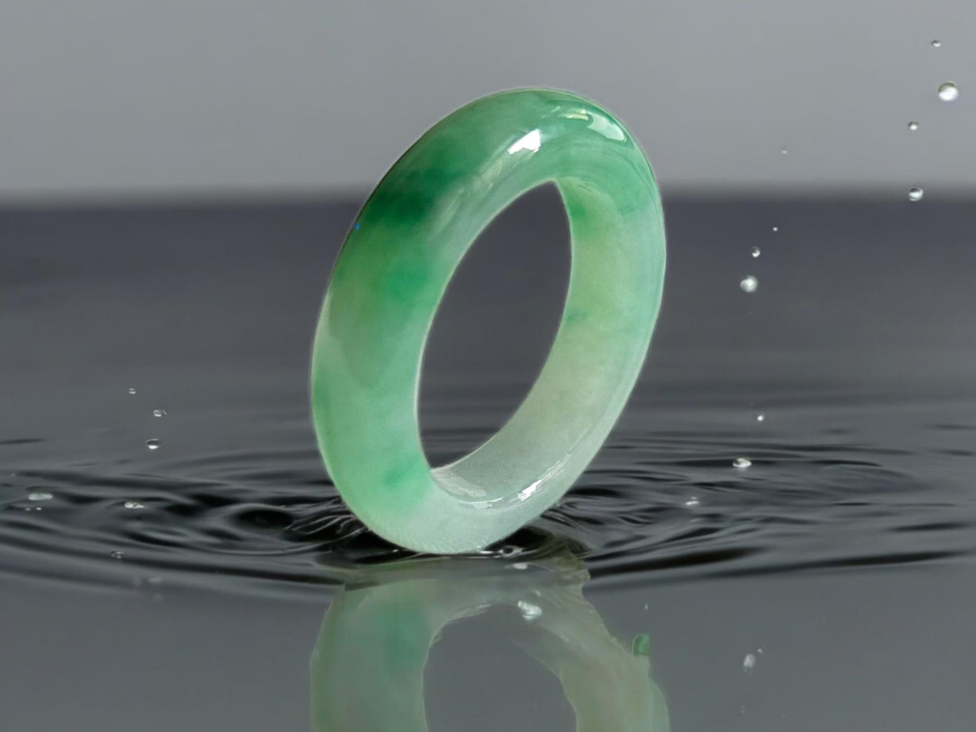 Bague à anneau Infinity certifiée A-Jadeite de maîtres birmans (Unisex - Bague cocktail) Unisexe en vente
