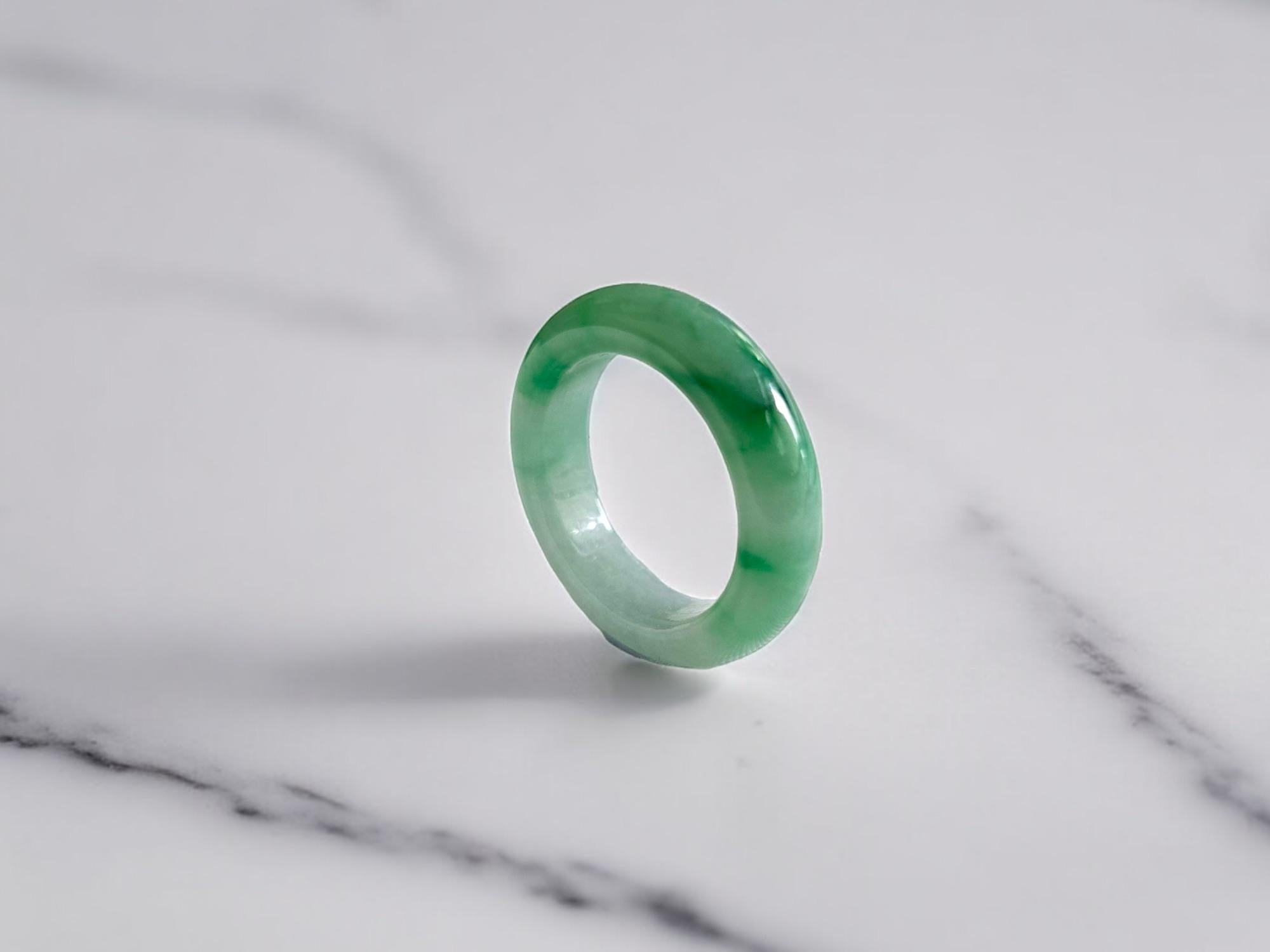 Bague à anneau Infinity certifiée A-Jadeite de maîtres birmans (Unisex - Bague cocktail) en vente 1