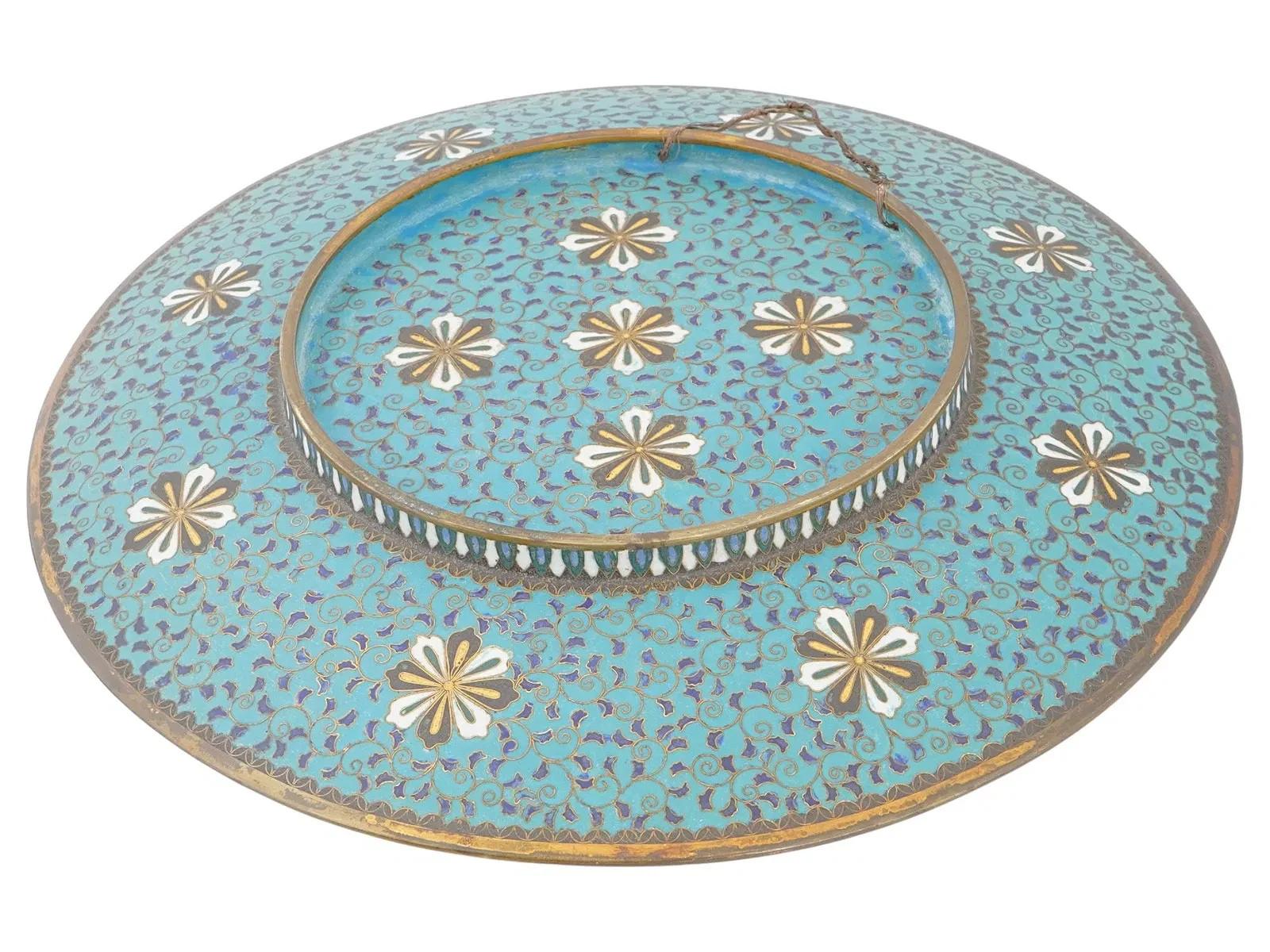 XIXe siècle Masterwork Pair of Meiji Japanese Cloisonne Enamel Plates with Cranes Pheasant en vente